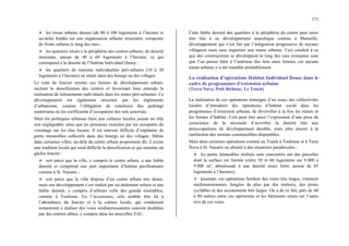 171
¾ les tissus urbains denses (de 80 à 100 logements à l’hectare et
au-delà) fondés sur une organisation urbaine structurée, composée
de fronts urbains le long des rues ;
¾ les quartiers situés à la périphérie des centres urbains, de densité
moyenne, autour de 40 à 60 logements à l’hectare, ce qui
correspond à la densité de l’Habitat Individuel Dense ;
¾ les quartiers de maisons individuelles péri-urbains (10 à 30
logements à l’hectare) ou situés dans des bourgs ou des villages.
Le coût du foncier oriente ces formes de développement urbain,
incitant la densification des centres et favorisant bien entendu la
réalisation de lotissements individuels dans les zones péri-urbaines. Ce
développement est également structuré par les règlements
d’urbanisme, comme l’obligation de construire des parkings
souterrains ou les coefficients d’occupation des sols autorisés.
Mais les politiques urbaines liées aux cultures locales jouent un rôle
non négligeable, ainsi que les pressions exercées par les occupants du
voisinage sur les élus locaux. Il est souvent difficile d’implanter de
petits immeubles collectifs dans des bourgs ou des villages. Même
dans certaines villes, au-delà du centre urbain proprement dit, il existe
une tradition locale qui rend difficile la densification et qui entraîne un
gâchis foncier :
¾ soit parce que la ville, y compris le centre urbain, a une faible
densité et comprend une part importante d’habitat pavillonnaire
comme à St. Nazaire ;
¾ soit parce que la ville dispose d’un centre urbain très dense,
mais son développement s’est traduit par un étalement urbain et une
faible densité, y compris d’ailleurs celle des grands ensembles,
comme à Toulouse. En l’occurrence, cela semble être lié à
l’abondance du foncier et à la culture locale, qui conduisent
notamment à réaliser des voies surdimensionnées souvent doublées
par des contres allées, y compris dans les nouvelles ZAC.
Cette faible densité des quartiers à la périphérie du centre peut aussi
être liée à un développement anarchique comme à Marseille,
développement qui s’est fait par l’intégration progressive de noyaux
villageois mais sans organiser une trame urbaine. Ceci conduit à ce
que des constructions se développent le long des rues existantes sans
que l’on puisse bâtir à l’intérieur des ilots ainsi formés, car aucune
trame urbaine n’a été installée préalablement.
La réalisation d’opérations Habitat Individuel Dense dans le
cadre de programmes d’extension urbaine
(Terra Nova, Petit Bétheny, Le Touch)
La réalisation de ces opérations témoigne d’un souci des collectivités
locales d’introduire des opérations d’habitat social dans les
programmes d’extension urbaine, de diversifier à la fois les statuts et
les formes d’habitat. Cela peut être aussi l’expression d’une prise de
conscience de la nécessité d’accroître la densité liée aux
préoccupations de développement durable, mais plus encore à la
raréfaction des terrains constructibles disponibles.
Mais dans certaines opérations comme au Touch à Toulouse et à Terra
Nova à St. Nazaire on aboutit à des situations paradoxales :
¾ les petits immeubles réalisés sont concentrés sur des parcelles
dont la surface est limitée (entre 50 et 60 logements sur 8 000 à
9 000 m², aboutissant à une densité assez forte, autour de 65
logements à l’hectare);
¾ pourtant, ces opérations bordent des voies très larges, vraiment
surdimensionnées, longées de plus par des trottoirs, des pistes
cyclables et des accotements très larges. On a de ce fait, près de 60
à 80 mètres entre ces opérations et les bâtiments situés sur l’autre
rive de ces voies.
 
