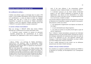 18
DEFINIR L’HABITAT INDIVIDUEL DENSE
De la difficulté de définir…
L’habitat semi-collectif, apparu et développé dans les années 1970
comme « un des modèles intermédiaires entre les barres de logements
et le pavillonnaire », a connu une phase de déclin une vingtaine
d’années plus tard face à l’essor de la maison individuelle.
Aujourd’hui, la question du renouveau de l’habitat intermédiaire
s’exprime à travers des opérations d’habitat individuel dense dont
F. MIALET s’est attaché à définir les grandes composantes5
.
Les formes urbaines intermédiaires
Dans son ouvrage, F. MIALET définit deux formes d’habitat
individuel qui se différencient de la maison individuelle isolée.
¾ L’individuel groupé, constitué de maisons de plain-pied,
rassemble quelques-unes des caractéristiques de la maison
individuelle6
qui l’apparentent à celle-ci sans en comporter l’aspect
5
MIALET, Frédéric : « Le renouveau de l’habitat intermédiaire »
CERTU/PUCA, Coll. Recherche ; 2006. La dénomination « habitat
individuel dense » est celle de l’appel d’offres. D. MONTASSUT lui, évoque
le logement bas à haute densité. DVD « Le logement bas à haute densité »,
Atelier MONTASSUT ; 2000.
Bien sur, cette question de la définition de l’habitat individuel dense
constitue en quelque sorte « un fil qui court tout au long de ce travail ». Elle
est reprise dans le rapport intermédiaire sur l’analyse socio-urbaine et
reconsidérée à nouveau dans la conclusion de ce rapport. Nous examinerons
de quelle manière cette recherche peut permettre de progresser par rapport à
la définition ou aux critères retenus pour qualifier l’habitat individuel dense.
6
Ibid., p.9, « Un ancrage au sol, un rapport au ciel, voire au paysage »
isolé. Il fait ainsi référence à des terminologies utilisées
couramment comme « habitat en bande » ou « maisons de villes ».
¾ L’individuel superposé est une forme hybride d’individuel
groupé et de semi collectif comprenant un maximum de deux
appartements, avec chacun un accès individualisé et un espace
extérieur de la taille d’une pièce environ ; le logement pouvant être
sur un seul niveau, en duplex ou triplex.
Cette dernière définition rappelle fortement celle proposée en 1974 par
la Direction de la Construction à propos du logement intermédiaire.
Elle proposait, en effet, trois critères :
¾ une superposition d’appartements sans dépasser une hauteur de
trois étages ;
¾ un accès individualisé pour chaque logement ;
¾ une surface de terrasse ou de jardin privatif égale au quart de
celle de l’appartement.
Pour F. MIALET, l’habitat intermédiaire correspond à de l’individuel
superposé décliné sur une plus grande échelle, permettant de recourir à
des techniques industrielles de construction pour limiter les coûts de
revient et les rapprocher de ceux « des logements collectifs plus
classiques ». Cette notion d’habitat intermédiaire vise donc à définir
une forme d’habitat entre collectif et individuel.
Il nous a semblé intéressant de nous tourner vers les définitions
proposées pour des études à finalité statistique.
Habitat collectif et habitat individuel
On s’attachera ici à regarder les définitions proposées par l’INSEE et
le Ministère de l’Ecologie, du Développement et de l’Aménagement
Durables.
 