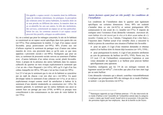 97
On appelle « espace social » la manière dont les différents
types de relations entretenues, les pratiques, la perception
des relations entre les autres habitants, la manière dont on
se sent proche ou différent des autres, la manière dont on
se co-identifie les uns aux autres, le rôle des institutions,
des services, construisent un espace en un lieu particulier.
Selon les cas, les contenus associés à cet espace social
peuvent être positifs, critiques ou ambivalents.
Ici, on a estimé que pour les ménages concernés, le site où ils habitent
se construisait en un espace social spécifique dans trois quarts des cas
(m=55%). Pour pratiquement la totalité, il s’agit d’un espace social
favorable, perçu positivement (m=39%). 80% d’entre eux ont
d’ailleurs exprimé le sentiment de partager avec d’autres une même
manière de vivre, une proximité dans ce qu’ils sont, ce que nous
appelons « proximité sociale » (m=48%). Soulignons que pour un
tiers, ce sentiment de proximité sociale renvoie au sentiment d’habiter
avec d’autres habitants d’un même niveau social, plutôt favorable.
Ainsi, à propos de la présence des autres habitants dans les espaces
collectifs du quartier un tiers évoque explicitement le sentiment que
c’est un site « bien fréquenté » (m=16%), 66% qu’il s’agit d’un lieu
calme, tranquille (m=46%), 70% que c’est un lieu vivant (m=50%).
Les 2/3 n’ont pas le sentiment que le site où ils habitent se caractérise
par un repli de chacun « sur son chez soi » (m=44%). Un quart
développe même le sentiment d’une cohésion (m=11%), et un tiers a
explicitement évoqué comme motif de satisfaction à habiter là le
sentiment d’une identité résidentielle en construction (m= 14%). De
manière générale, le sentiment que les autres habitants eux aussi se
sentent bien est partagé par tous (VNS, m=80%) et presque tous
conseilleraient à des connaissances ou des amis de venir habiter là
(m=75%).
Autres facteurs ayant joué un rôle positif : les conditions de
l’installation
Les conditions de l’installation dans le quartier sont également
spécifiques sur certaines dimensions. Ainsi, 80% ont souhaité
s’installer dans ce site (m=61%) et surtout pratiquement 60%
connaissaient le site avant de s’y installer (m=37%). Il importe de
souligner ainsi l’existence d’une démarche volontaire. Autrement dit,
venir habiter là a été investi par le rêve et le désir avant même de s’y
installer. Comme on l’a vu, l’attente, l’imaginaire d’un « être bien »,
l’injection dans l’habitat actuel d’un véritable choix a rencontré la
réalité et permis de concrétiser une situation d’habitat très favorable :
¾ pour un quart, il s’agit d’une mutation demandée et obtenue
auprès d’un bailleur dont ils étaient déjà locataires (m=16%, VNS) ;
¾ pour pratiquement la moitié, il s’agit d’une première attribution
au sein du patrimoine du bailleur (m=45%, VNS). Parmi eux, les
2/3 (soit 1/3 de l’échantillon) connaissaient l’opération et sont
venus demander un logement à ce bailleur pour pouvoir habiter
spécifiquement cette opération.
Toutefois, soulignons que les 3/4 de ces ménages viennent du
logement social (m=64%)59
, c'est-à-dire que plus d’un tiers était logé
par un autre bailleur.
Cette démarche volontaire qui a aboutit, contribue vraisemblablement
à expliquer que pratiquement 90% des ménages de ce mode d’habiter,
se sentent « un peu favorisés» (m=67%).
59
Statistiques rapportée au type d’habitat antérieur. 11% des interviewés de
ce mode d’habiter et de l’ensemble de l’échantillon entrent dans la catégorie
« autre » (autre que locatif social, locatif privé et accession). Cela peut être
des personnes logées par leur employeur, dans de la famille ou des foyers.
 