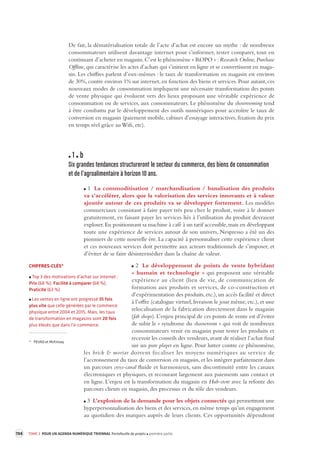 194 TOME 3 POUR UN AGENDA NUMÉRIQUE TRIENNAL Portefeuille de projets première partie 
De fait, la dématérialisation totale de l’acte d’achat est encore un mythe : de nombreux 
consommateurs utilisent davantage internet pour s’informer, tester comparer, tout en 
continuant d’acheter en magasin. C’est le phénomène « ROPO » : Research Online, Purchase 
Offline, qui caractérise les actes d’achats qui s’initient en ligne et se convertissent en maga-sin. 
Les chiffres parlent d’eux-mêmes : le taux de transformation en magasin est environ 
de 30%, contre environ 1% sur internet, en fonction des biens et services. Pour autant, ces 
nouveaux modes de consommation impliquent une nécessaire transformation des points 
de vente physique qui évoluent vers des lieux proposant une véritable expérience de 
consommation ou de services, aux consommateurs. Le phénomène du showrooming tend 
à être combattu par le développement des outils numériques pour accroître le taux de 
conversion en magasin (paiement mobile, cabines d’essayage interactives, fixation du prix 
en temps réel grâce au Wifi, etc). 
1 b 
Six grandes tendances structurer ont le secteur du commerce, des biens de consomma tion 
et de l’agroalimentaire à horizon 10 ans. 
1 La commoditisation / marchandisation / banalisation des produits 
va s’accélérer, alors que la valorisation des services innovants et à valeur 
ajoutée autour de ces produits va se développer fortement. Les modèles 
commerciaux consistant à faire payer très peu cher le produit, voire à le donner 
gratuitement, en faisant payer les services liés à l’utilisation du produit devraient 
exploser. En positionnant sa machine à café à un tarif accessible, mais en développant 
toute une expérience de services autour de son univers, Nespresso a été un des 
pionniers de cette nouvelle ère. La capacité à personnaliser cette expérience client 
et ces nouveaux services doit permettre aux acteurs traditionnels de s’imposer, et 
d’éviter de se faire désintermédier dans la chaîne de valeur. 
2 Le développement de points de vente hybridant 
« humain et technologie » qui proposent une véritable 
expérience au client (lieu de vie, de communication de 
formation aux produits et services, de co-construction et 
d’expérimentation des produits, etc.), un accès facilité et direct 
à l’offre (catalogue virtuel, livraison le jour même, etc.), et une 
relocalisation de la fabrication directement dans le magasin 
(fab shops). L’enjeu principal de ces points de vente est d’éviter 
de subir le « syndrome du shoowroom » qui voit de nombreux 
consommateurs venir en magasin pour tester les produits et 
recevoir les conseils des vendeurs, avant de réaliser l’achat final 
sur un pure player en ligne. Pour lutter contre ce phénomène, 
les brick & mortar doivent focaliser les moyens numériques au service de 
l’accroissement du taux de conversion en magasin, et les intégrer parfaitement dans 
un parcours cross-canal fluide et harmonieux, sans discontinuité entre les canaux 
électroniques et physiques, et recourant largement aux paiements sans contact et 
en ligne. L’enjeu est la transformation du magasin en Hub-store avec la refonte des 
parcours clients en magasin, des processus et du rôle des vendeurs. 
3 L’explosion de la demande pour les objets connectés qui permettront une 
hyperpersonnalisation des biens et des services, en même temps qu’un engagement 
au quotidien des marques auprès de leurs clients. Ces opportunités dépendront 
CHIFFRES-CLÉS* 
Top 3 des motivations d’achat sur internet : 
Prix (68 %), Facilité à comparer (68 %), 
Praticité (63 %) 
Les ventes en ligne ont progressé 35 fois 
plus vite que celle générées par le commerce 
physique entre 2004 et 2015. Mais, les taux 
de transformation en magasins sont 20 fois 
plus élevés que dans l’e-commerce. 
* FEVAD et McKinsey 
 