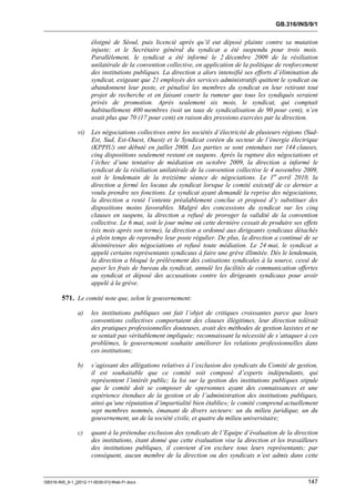 GB.316/INS/9/1


                      éloigné de Séoul, puis licencié après qu’il eut déposé plainte contre sa mutation
                      injuste; et le Secrétaire général du syndicat a été suspendu pour trois mois.
                      Parallèlement, le syndicat a été informé le 2 décembre 2009 de la résiliation
                      unilatérale de la convention collective, en application de la politique de renforcement
                      des institutions publiques. La direction a alors intensifié ses efforts d’élimination du
                      syndicat, exigeant que 21 employés des services administratifs quittent le syndicat ou
                      abandonnent leur poste, et pénalisé les membres du syndicat en leur retirant tout
                      projet de recherche et en faisant courir la rumeur que tous les syndiqués seraient
                      privés de promotion. Après seulement six mois, le syndicat, qui comptait
                      habituellement 400 membres (soit un taux de syndicalisation de 90 pour cent), n’en
                      avait plus que 70 (17 pour cent) en raison des pressions exercées par la direction.

               vi)    Les négociations collectives entre les sociétés d’électricité de plusieurs régions (Sud-
                      Est, Sud, Est-Ouest, Ouest) et le Syndicat coréen du secteur de l’énergie électrique
                      (KPPIU) ont débuté en juillet 2008. Les parties se sont entendues sur 144 clauses,
                      cinq dispositions seulement restant en suspens. Après la rupture des négociations et
                      l’échec d’une tentative de médiation en octobre 2009, la direction a informé le
                      syndicat de la résiliation unilatérale de la convention collective le 4 novembre 2009,
                      soit le lendemain de la treizième séance de négociations. Le 1er avril 2010, la
                      direction a fermé les locaux du syndicat lorsque le comité exécutif de ce dernier a
                      voulu prendre ses fonctions. Le syndicat ayant demandé la reprise des négociations,
                      la direction a renié l’entente préalablement conclue et proposé d’y substituer des
                      dispositions moins favorables. Malgré des concessions du syndicat sur les cinq
                      clauses en suspens, la direction a refusé de proroger la validité de la convention
                      collective. Le 6 mai, soit le jour même où cette dernière cessait de produire ses effets
                      (six mois après son terme), la direction a ordonné aux dirigeants syndicaux détachés
                      à plein temps de reprendre leur poste régulier. De plus, la direction a continué de se
                      désintéresser des négociations et refusé toute médiation. Le 24 mai, le syndicat a
                      appelé certains représentants syndicaux à faire une grève illimitée. Dès le lendemain,
                      la direction a bloqué le prélèvement des cotisations syndicales à la source, cessé de
                      payer les frais de bureau du syndicat, annulé les facilités de communication offertes
                      au syndicat et déposé des accusations contre les dirigeants syndicaux pour avoir
                      appelé à la grève.

        571. Le comité note que, selon le gouvernement:

               a)     les institutions publiques ont fait l’objet de critiques croissantes parce que leurs
                      conventions collectives comportaient des clauses illégitimes, leur direction tolérait
                      des pratiques professionnelles douteuses, avait des méthodes de gestion laxistes et ne
                      se sentait pas véritablement impliquée; reconnaissant la nécessité de s’attaquer à ces
                      problèmes, le gouvernement souhaite améliorer les relations professionnelles dans
                      ces institutions;

               b)     s’agissant des allégations relatives à l’exclusion des syndicats du Comité de gestion,
                      il est souhaitable que ce comité soit composé d’experts indépendants, qui
                      représentent l’intérêt public; la loi sur la gestion des institutions publiques stipule
                      que le comité doit se composer de «personnes ayant des connaissances et une
                      expérience étendues de la gestion et de l’administration des institutions publiques,
                      ainsi qu’une réputation d’impartialité bien établie»; le comité comprend actuellement
                      sept membres nommés, émanant de divers secteurs: un du milieu juridique, un du
                      gouvernement, un de la société civile, et quatre du milieu universitaire;

               c)     quant à la prétendue exclusion des syndicats de l’Equipe d’évaluation de la direction
                      des institutions, étant donné que cette évaluation vise la direction et les travailleurs
                      des institutions publiques, il convient d’en exclure tous leurs représentants; par
                      conséquent, aucun membre de la direction ou des syndicats n’est admis dans cette


GB316-INS_9-1_[2012-11-0030-01]-Web-Fr.docx                                                               147
 