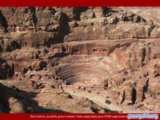 Este teatro, no estilo greco-romano, tinha capacidade para 4.000 espectadores.
 