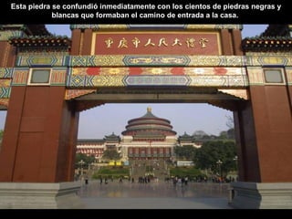 Esta piedra se confundió inmediatamente con los cientos de piedras negras y
            blancas que formaban el camino de entrada a la casa.
 