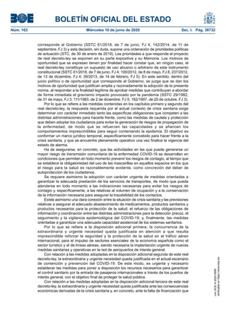 BOLETÍN OFICIAL DEL ESTADO
Núm. 163	 Miércoles 10 de junio de 2020	 Sec. I. Pág. 38732
corresponde al Gobierno (SSTC 61/2018, de 7 de junio, FJ 4; 142/2014, de 11 de
septiembre, FJ 3) y esta decisión, sin duda, supone una ordenación de prioridades políticas
de actuación (STC, de 30 de enero de 2019). Las prioridades a que responde el proyecto
de real decreto-ley se exponen en su parte expositiva y su Memoria. Los motivos de
oportunidad que se expresan tienen por finalidad hacer constar que, en ningún caso, el
real decreto-ley constituye un supuesto de uso abusivo o arbitrario de este instrumento
constitucional (SSTC 61/2018, de 7 de junio, FJ 4; 100/2012, de 8 de mayo, FJ 8; 237/2012,
de 13 de diciembre, FJ 4; 39/2013, de 14 de febrero, FJ 5). En este sentido, dentro del
juicio político o de oportunidad que corresponde al Gobierno, se juzga que se dan los
motivos de oportunidad que justifican amplia y razonadamente la adopción de la presente
norma, al responder a la finalidad legítima de aprobar medidas que contribuyan a abordar
de forma inmediata el gravísimo impacto provocado por la pandemia (SSTC 29/1982,
de 31 de mayo, FJ 3; 111/1983, de 2 de diciembre, FJ 5; 182/1997, de 20 de octubre, FJ 3).
Por lo que se refiere a las medidas contenidas en los capítulos primero y segundo del
real decreto-ley, la respuesta requerida por el actual contexto de crisis sanitaria exige
determinar con carácter inmediato tanto las específicas obligaciones que competen a las
distintas administraciones para hacerle frente, como las medidas de cautela y protección
que deben adoptar los ciudadanos para evitar la generación de riesgos de propagación de
la enfermedad, de modo que se refuercen las capacidades y se afiancen los
comportamientos imprescindibles para seguir conteniendo la epidemia. El objetivo es
conformar un marco jurídico temporal, específicamente concebido para hacer frente a la
crisis sanitaria, y que se encuentre plenamente operativo una vez finalice la vigencia del
estado de alarma.
Ha de asegurarse, en concreto, que las actividades en las que puede generarse un
mayor riesgo de transmisión comunitaria de la enfermedad COVID-19 se desarrollan en
condiciones que permitan en todo momento prevenir los riesgos de contagio, al tiempo que
se establece la obligatoriedad del uso de las mascarillas en aquellos espacios en los que
el riesgo para la salud es razonablemente evidente, como concreción del deber de
autoprotección de los ciudadanos.
Se requiere asimismo la adopción con carácter urgente de medidas orientadas a
garantizar la adecuada prestación de los servicios de transportes, de modo que pueda
atenderse en todo momento a las indicaciones necesarias para evitar los riesgos de
contagio y, específicamente, a las relativas al volumen de ocupación y a la conservación
de la información necesaria para asegurar la trazabilidad de los contactos.
Existe asimismo una clara conexión entre la situación de crisis sanitaria y las previsiones
relativas a asegurar el adecuado abastecimiento de medicamentos, productos sanitarios y
productos necesarios para la protección de la salud; el refuerzo de las obligaciones de
información y coordinación entre las distintas administraciones para la detección precoz, el
seguimiento y la vigilancia epidemiológica del COVID-19; y, finalmente, las medidas
orientadas a garantizar una adecuada capacidad asistencial de los sistemas sanitarios.
Por lo que se refiere a la disposición adicional primera, la concurrencia de la
extraordinaria y urgente necesidad queda justificada en atención a que resulta
imprescindible reforzar la seguridad y la protección de la salud en el tráfico aéreo
internacional, para el impulso de sectores esenciales de la economía española como el
sector turístico y el de líneas aéreas, siendo necesaria la implantación urgente de nuevas
medidas sanitarias y operativas en la red de aeropuertos de interés general.
Con relación a las medidas adoptadas en la disposición adicional segunda de este real
decreto-ley, la extraordinaria y urgente necesidad queda justificada en el actual escenario
de contención y prevención del COVID-19. De este modo, es urgente y necesario
establecer las medidas para poner a disposición los recursos necesarios para garantizar
el control sanitario por la entrada de pasajeros internacionales a través de los puertos de
interés general, con el objetivo final de proteger la salud pública.
Con relación a las medidas adoptadas en la disposición adicional tercera de este real
decreto-ley, la extraordinaria y urgente necesidad queda justificada ante las consecuencias
económicas derivadas de la crisis sanitaria y, en concreto, ante la falta de financiación que
cve:BOE-A-2020-5895
Verificableenhttps://www.boe.es
 