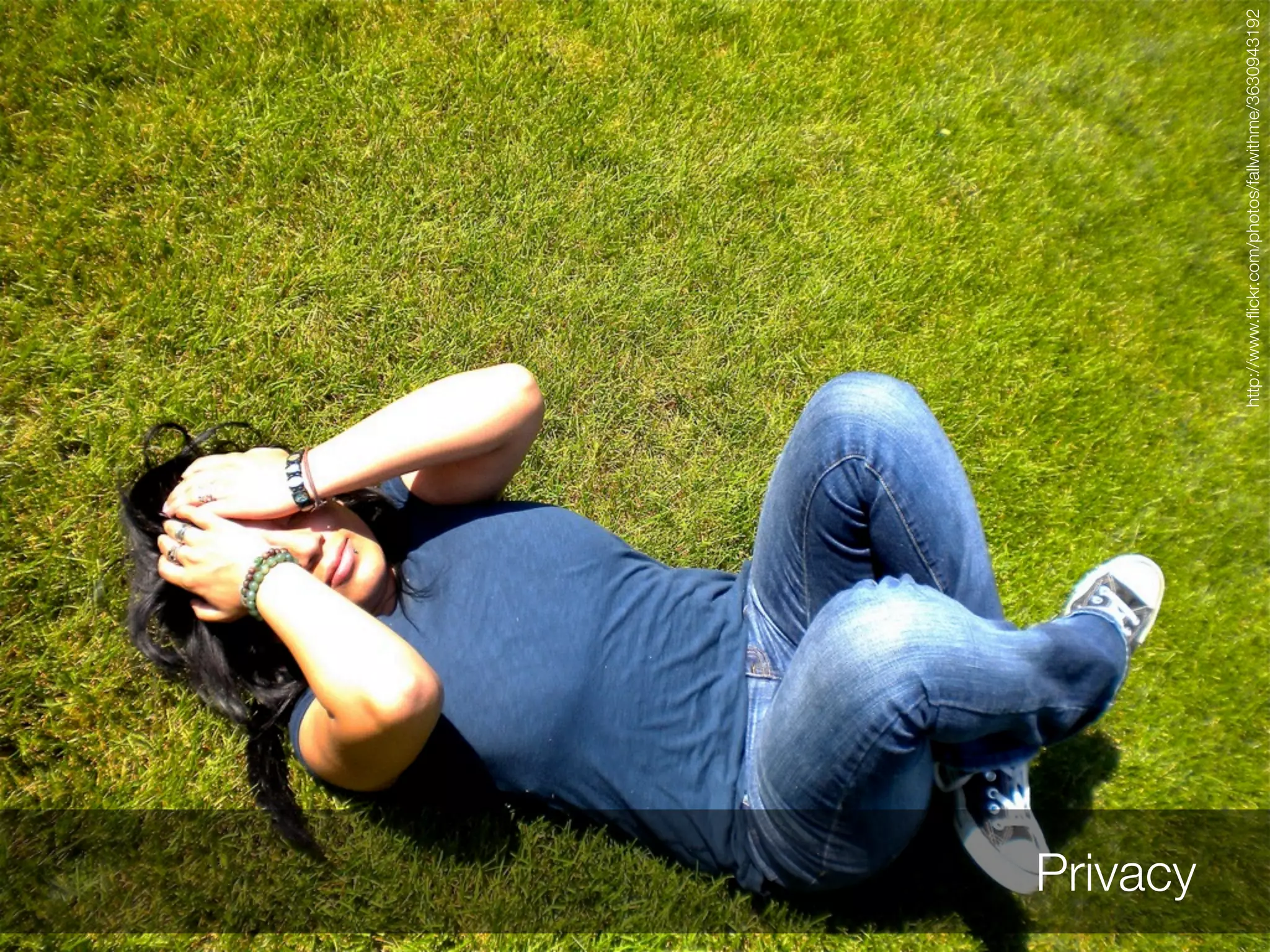 Privacy




          http://www.ﬂickr.com/photos/fallwithme/3630943192
 