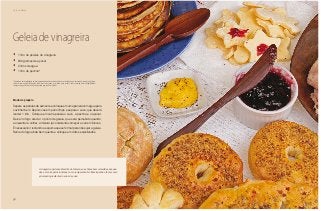 32
Café da Manhã
Geleia de vinagreira
•	 1 litro de pétalas de vinagreira
•	 600 gramas de açúcar
•	 2 litros de água
•	 1 litro de pectina*
*Apectina é uma substância solúvel encontrada em frutas cítricas. Deve ser retirada da entrecasca da laranja (parte bran-
ca que cobre a polpa). Depois de fervê-la por três vezes, no mínimo, para retirar o sabor amargo, bata no liquidificador
com pouca água. Assim é obtida a pectina que você vai utilizar.
Modo de preparo
Separe as pétalas da semente e coloque em uma panela com água para
cozinhar bem. Depois coe em pano limpo e separe o suco, que deverá
render 1 litro. Coloque em outra panela o suco, a pectina e o açúcar.
Deixe no fogo até dar o ponto de geleia, que será percebido quando,
ao levantar a colher, a mistura já consistente começar a cair em blocos.
É necessário ir retirando a espuma que se formar para não sujar a geleia.
Retire do fogo ainda bem quente e coloque em vidros esterilizados.
A vinagreira pertence à família do hibisco, suas flores bem vermelhas são usa-
das em chás pelos indianos como revigorante. No Brasil ganhou fama como
principal ingrediente do arroz de cuxá.
 