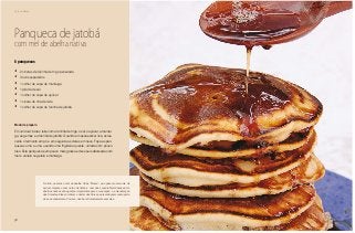 38
Café da Manhã
Panqueca de jatobá
com mel de abelha nativa
8 panquecas
•	 2 xícaras de farinha de trigo peneirada
•	 3 ovos separados
•	 1 colher de sopa de manteiga
•	 1 pitada de sal
•	 1 colher de sopa de açúcar
•	 1 xícara de chá de leite
•	 1 colher de sopa de farinha de jatobá
Modo de preparo
Em um bowl, bata o leite com a farinha de trigo, o sal, o açúcar, a mantei-
ga, as gemas e a farinha de jatobá. Quando a massa estiver lisa, acres-
cente o fermento em pó e em seguida as claras em neve. Faça as pan-
quecas uma a uma, usando uma frigideira quente, untada com pouco
óleo. Esta panqueca é um pouco mais grossa e deve ser saboreada com
mel e canela ou geleia e manteiga.
Na foto, usamos o mel da abelha Tiúba “Moura”, que possui um aroma de
açúcar mascavo com notas de limão e vem dos Lençóis Maranhenses. As
abelhas nativas são agentes importantes para a renovação e a manutenção
das florestas. Elas só retiram o néctar das flores que reconhecem como parte
do seu ecossistema. Por isso, não há reflorestamento sem elas.
 