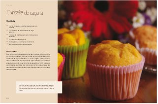 150
Chá da tarde
Cupcake de cagaita
•	 1 e 1/2 xícara de chá de farinha de trigo com
fermento
•	 1 e 1/2 xícara de chá de farinha de trigo
especial
•	 1 tablete de manteiga sem sal em temperatura
ambiente
•	 2 xícaras de chá de açúcar
•	 4 ovos grandes na temperatura ambiente
•	 3/4 xícara de chá de suco de cagaita
Modo de preparo
Bata a manteiga na batedeira até ficar bem cremosa. Adicione o açú-
car e continue batendo. Adicione os ovos um a um, intercalando com
as farinhas de trigo peneiradas e o suco de cagaita. Coloque então a
massa em forminhas para cupcakes de papel montadas nas formas de
empada de alumínio. Asse em forno pré-aquecido a 180 ºC por cerca
de 30 minutos. Não deixe ficar muito tempo no forno para a massa não
ressecar. Retire do forno. Espere esfriar. Espalhe sobre eles uma cober-
tura a seu gosto.
10 unidades
A safra da cagaita é muito curta, cerca de duas semanas apenas, de-
pois só no ano seguinte. Para conservar, colete as frutas maduras,
lave-as e coloque-as em um saco plástico. Retire todo o ar e deixe no
freezer.
 