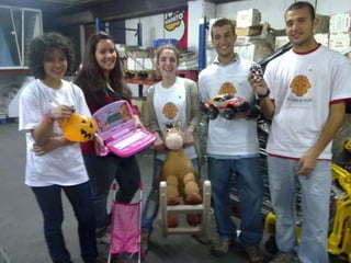 LEO Clube Setubal  Recolhe Brinquedos, no JUMBO  da cidade  para oferta ao Serviço de Pediatria do Hospital de São Bernardo 