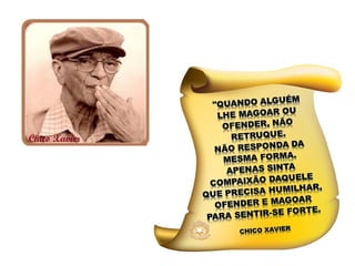 Ele sonda o recesso do coração e os mais se-
cretos pensamentos. Ninguém se lhe impõe
por meio de vãs palavras e de simulacros. O
esquecimento completo e absoluto das ofen-
sas é peculiar às grandes almas; o rancor é
sempre sinal de baixeza e de inferioridade.
Não olvideis que o verdadeiro perdão se re-
conhece muito mais pelos atos do que pelas
palavras. - Paulo, apóstolo. (Lião, 1861.)”.
(ESE, X, 15).
Simulacro: Fingimento, disfarce, simulação. (Aurélio).
 