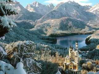 Neuschwanstein situado cerca
de
Füssen, es uno de
los castillos neogóticos más conocidos. Mandado
construir por Luis II de Baviera, el «rey loco»
en
1866.
 