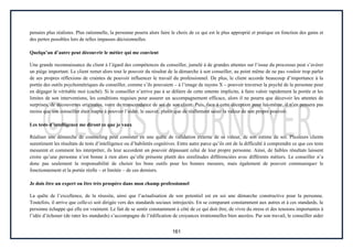 161
pensées plus réalistes. Plus rationnelle, la personne pourra alors faire le choix de ce qui est le plus approprié et pratique en fonction des gains et
des pertes possibles lors de telles impasses décisionnelles.
Quelqu’un d’autre peut découvrir le métier qui me convient
Une grande reconnaissance du client à l’égard des compétences du conseiller, jumelé à de grandes attentes sur l’issue du processus peut s’avérer
un piège important. Le client remet alors tout le pouvoir du résultat de la démarche à son conseiller, au point même de ne pas vouloir trop parler
de ses propres réflexions de craintes de pouvoir influencer le travail du professionnel. De plus, le client accorde beaucoup d’importance à la
portée des outils psychométriques du conseiller, comme s’ils pouvaient – à l’image de rayons X – pouvoir traverser la psyché de la personne pour
en dégager le véritable moi (caché). Si le conseiller n’arrive pas à se défaire de cette entente implicite, à faire valoir rapidement la portée et les
limites de son interventions, les conditions requises pour assurer un accompagnement efficace, alors il ne pourra que décevoir les attentes de
surprises, de découvertes originales, voire de transcendance de soi de son client. Puis, face à cette déception pour lui-même, il n’en pensera pas
moins que son conseiller était inapte à pouvoir l’aider, le sauver, plutôt que de réellement saisir la valeur de son propre pouvoir.
Les tests d’intelligence me diront ce que je vaux
Réaliser une démarche de counseling peut consister en une quête de validation externe de sa valeur, de son estime de soi. Plusieurs clients
surestiment les résultats de tests d’intelligence ou d’habiletés cognitives. Entre autre parce qu’ils ont de la difficulté à comprendre ce que ces tests
mesurent et comment les interpréter, ils leur accordent un pouvoir dépassant celui de leur propre personne. Ainsi, de faibles résultats laissent
croire qu’une personne n’est bonne à rien alors qu’elle présente plutôt des similitudes différenciées avec différents métiers. Le conseiller n’a
donc pas seulement la responsabilité de choisir les bons outils pour les bonnes mesures, mais également de pouvoir communiquer le
fonctionnement et la portée réelle – et limitée – de ces derniers.
Je dois être un expert ou être très prospère dans mon champ professionnel
La quête de l’excellence, de la réussite, ainsi que l’actualisation de son potentiel est en soi une démarche constructive pour la personne.
Toutefois, il arrive que celle-ci soit dirigée vers des standards sociaux introjectés. En se comparant constamment aux autres et à ces standards, la
personne échappe qui elle est vraiment. Le fait de se sentir constamment à côté de ce qui doit être, de vivre du stress et des tensions importantes à
l’idée d’échouer (de rater les standards) s’accompagne de l’édification de croyances irrationnelles bien ancrées. Par son travail, le conseiller aider
 