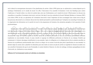 196
mal à obtenir les renseignements nécessaires à leur planification de carrière. Julien (1999) ajoute que ces adolescents se sentent dépassés par la
surcharge d’informations sur le monde du travail. En effet, l’intervention d’un conseiller d’orientation s’avère très bénéfique pour contrer
l’indécision et l’anxiété reliées à un choix de carrière dans cette mer d’informations sur le marché du travail. Effectivement, les discours des
conseillères et conseillers d’orientation interviewés vont tout à fait dans le sens des recherches de Savard, Michaud, Bilodeau et Arseneau (2007)
et de Julien (1999). En fait, ces spécialistes de l’orientation interviewés voient l’importance de bien accompagner leurs clients tout au long de
leur processus décisionnel car ces derniers découvrent leur identité personnelle et professionnelle par l’entreprise du counseling d’orientation, de
la vulgarisation des informations sur le marché du travail et des programmes de formation, des animations groupales et de la passation d’outils
psychométriques.
Comme pistes d’intervention, les spécialistes de l’orientation ont entretenu des propos semblables à ceux qu’utilisaient le théoricien Super
(cité dans Bujold et Gingras, 2000 et dans Poirier et Gagné, 1984), soit les étapes développementales de l’exploration, de la cristallisation, de la
spécification ainsi que de la réalisation (actualisation) du choix vocationnel. En fait, ils en ont fait la mention de façon sous-entendue lorsqu’ils
discutaient de l’étape où l’individu explore les diverses facettes de son identité personnelle en lien avec des milieux professionnels différents
(exploration en sous-entendu). Ensuite, le jeune classifie et regroupe les différentes professions en fonction de ses champs d’intérêts qui
commencent à s’éclaircir davantage (cristallisation en sous-entendu). Après, la collégienne ou le collégien prévoit divers scénarios possibles en
fonction de ses préférences professionnelles dans le but de se diriger vers un secteur d’activités plus précis (spécification en sous-entendu). La
dernière étape de consiste alors à planifier les démarches pour ainsi mettre en action son plan de carrière en regardant les facteurs de réalité avec
son conseiller d’orientation tels que la cote R demandée, le soutien familial et financier, les choix de rechange, la distance géographique du choix
d’université, etc. (réalisation en sous-entendu)
Influence de l’environnement social sur la décision en orientation
 