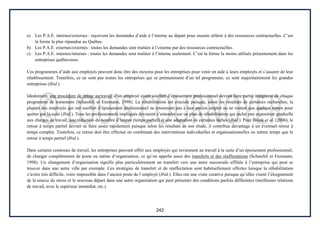 242
a) Les P.A.E. internes/externes : reçoivent les demandes d’aide à l’interne au départ pour ensuite référer à des ressources contractuelles. C’est
la forme la plus répandue au Québec.
b) Les P.A.E. externes/externes : toutes les demandes sont traitées à l’externe par des ressources contractuelles.
c) Les P.A.E. internes/internes : toutes les demandes sont traitées à l’interne seulement. C’est la forme la moins utilisée présentement dans les
entreprises québécoises.
Ces programmes d’aide aux employés peuvent donc être des moyens pour les entreprises pour venir en aide à leurs employés et s’assurer de leur
rétablissement. Toutefois, ce ne sont pas toutes les entreprises qui se prémunissent d’un tel programme; ce sont majoritairement les grandes
entreprises (Ibid.).
Idéalement, une procédure de retour au travail d’un employé ayant souffert d’épuisement professionnel devrait faire partie intégrante de chaque
programme de traitement (Schaufeli et Enzmann, 1998). La réhabilitation est cruciale puisque, selon les résultats de certaines recherches, la
plupart des employés qui ont souffert d’épuisement professionnel ne retournent pas à leur ancien emploi ou ne restent que quelque temps pour
quitter par la suite (Ibid.). Tous les professionnels impliqués devraient s’entendre sur un plan de réhabilitation qui inclut une exposition graduelle
aux charges de travail, une réduction du nombre d’heures (temps partiel) et une adaptation de certaines tâches (Ibid.). Pour Blonk et al. (2006), le
retour à temps partiel devrait se faire assez rapidement puisque selon les résultats de son étude, il contribue davantage à un éventuel retour à
temps complet. Toutefois, ce retour doit être effectué en combinant des interventions individuelles et organisationnelles en même temps que le
retour à temps partiel (Ibid.).
Dans certains contextes de travail, les entreprises peuvent offrir aux employés qui reviennent au travail à la suite d’un épuisement professionnel,
de changer complètement de poste ou même d’organisation, ce qu’on appelle aussi des transferts et des réaffectations (Schaufeli et Enzmann,
1998). Un changement d’organisation signifie plus particulièrement un transfert vers une autre succursale affiliée à l’entreprise qui peut se
trouver dans une autre ville par exemple. Ces stratégies de transfert et de réaffectation sont habituellement offertes lorsque la réhabilitation
s’avère très difficile, voire impossible dans l’ancien poste de l’employé (Ibid.). Elles ont une visée curative puisque qu’elles visent l’éloignement
de la source du stress et le nouveau départ dans une autre organisation qui peut présenter des conditions parfois différentes (meilleures relations
de travail, avec le supérieur immédiat, etc.).
 