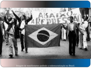 Imagem de manifestantes pedindo a redemocratização no Brasil.

 