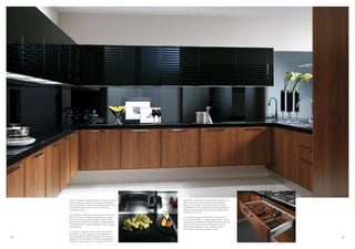 Hanno la stessa profondità le basi e i pensili di questa   Die Unter- und die Oberschränke dieser Küche sind
    cucina. Le basi, sospese, hanno ante impiallacciate        gleich tief. Die Unterschränke für Wandmontage
    in Noce Canaletto, i pensili hanno ante laccate lucide     haben mit Nussbaum Canaletto furnierte Fronten.
    serigrafate (avana o nere). In mezzo a loro uno            Die Dekorfronten der Oberschränke sind Hochglanz
    schienale in vetro.                                        lackiert (Havanna oder Schwarz). In der Mitte ist ein
                                                               Glaspaneel zu sehen.
    In this kitchen, the base and wall units are the same
    depth. The base units (with suspended mounting)            Los muebles bajos y altos de esta cocina tienen la
    have doors veneered with Canaletto walnut, while           misma profundidad. Los bajos, suspendidos, tienen
    the wall units have decorated gloss lacquered doors        las puertas enchapadas en Nogal Canaletto, mientras
    (in havana brown or black). Between the two, a glass       que las puertas de los altos presentan un lacado
    wall cladding.                                             brillante serigrafiado de color habano o negro.
                                                               En el medio, una trasera toda de cristal.
    Les bas et les hauts de cette cuisine ont la même
    profondeur. Les bas suspendus sont habillés de
8   portes plaquées en Noyer Canaletto, les hauts sont                                                                 9
    habillés de portes laquées brillantes sérigraphiées
    (havane ou noires). Au centre un dosseret en verre.
 