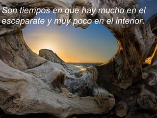 Son tiempos en que hay mucho en el escaparate y muy poco en el interior. 