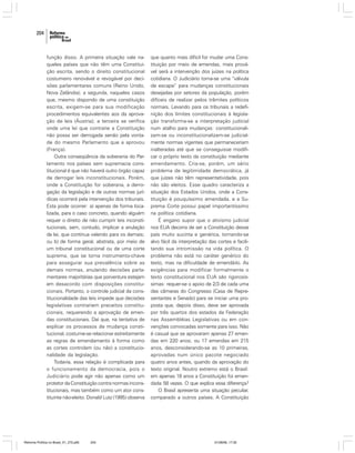 204

função disso. A primeira situação vale naqueles países que não têm uma Constituição escrita, sendo o direito constitucional
costumeiro renovável e revogável por decisões parlamentares comuns (Reino Unido,
Nova Zelândia); a segunda, naqueles casos
que, mesmo dispondo de uma constituição
escrita, exigem-se para sua modificação
procedimentos equivalentes aos da aprovação de leis (Áustria); a terceira se verifica
onde uma lei que contrarie a Constituição
não possa ser derrogada senão pela vontade do mesmo Parlamento que a aprovou
(França).
Outra conseqüência da soberania do Parlamento nos países sem supremacia constitucional é que não haverá outro órgão capaz
de derrogar leis inconstitucionais. Porém,
onde a Constituição for soberana, a derrogação da legislação e de outras normas jurídicas ocorrerá pela intervenção dos tribunais.
Esta pode ocorrer: a) apenas de forma localizada, para o caso concreto, quando alguém
requer o direito de não cumprir leis inconstitucionais, sem, contudo, implicar a anulação
da lei, que continua valendo para os demais;
ou b) de forma geral, abstrata, por meio de
um tribunal constitucional ou de uma corte
suprema, que se torna instrumento-chave
para assegurar sua prevalência sobre as
demais normas, anulando decisões parlamentares majoritárias que porventura estejam
em desacordo com disposições constitucionais. Portanto, o controle judicial da constitucionalidade das leis impede que decisões
legislativas contrariem preceitos constitucionais, requerendo a aprovação de emendas constitucionais. Daí que, na tentativa de
explicar os processos de mudança constitucional, costume-se relacionar estreitamente
as regras de emendamento à forma como
as cortes controlam (ou não) a constitucionalidade da legislação.
Todavia, essa relação é complicada para
o funcionamento da democracia, pois o
Judiciário pode agir não apenas como um
protetor da Constituição contra normas inconstitucionais, mas também como um ator constituinte não-eleito. Donald Lutz (1995) observa

Reforma Política no Brasil_01_272.p65

204

que quanto mais difícil for mudar uma Constituição por meio de emendas, mais provável será a intervenção dos juízes na política
cotidiana. O Judiciário torna-se uma “válvula
de escape” para mudanças constitucionais
desejadas por setores da população, porém
difíceis de realizar pelos trâmites políticos
normais. Levando para os tribunais a redefinição dos limites constitucionais à legislação transforma-se a interpretação judicial
num atalho para mudanças: constitucionalizam-se ou inconstitucionalizam-se judicialmente normas vigentes que permaneceriam
inalteradas até que se conseguisse modificar o próprio texto da constituição mediante
emendamento. Cria-se, porém, um sério
problema de legitimidade democrática, já
que juízes não têm representatividade, pois
não são eleitos. Esse quadro caracteriza a
situação dos Estados Unidos, onde a Constituição é pouquíssimo emendada, e a Suprema Corte possui papel importantíssimo
na política cotidiana.
É engano supor que o ativismo judicial
nos EUA decorra de ser a Constituição desse
país muito sucinta e genérica, tornando-se
alvo fácil da interpretação das cortes e facilitando sua intromissão na vida política. O
problema não está no caráter genérico do
texto, mas na dificuldade de emendá-lo. As
exigências para modificar formalmente o
texto constitucional nos EUA são rigorosíssimas: requer-se o apoio de 2/3 de cada uma
das câmaras do Congresso (Casa de Representantes e Senado) para se iniciar uma proposta que, depois disso, deve ser aprovada
por três quartos dos estados da Federação
nas Assembléias Legislativas ou em convenções convocadas somente para isso. Não
é casual que se aprovaram apenas 27 emendas em 220 anos; ou 17 emendas em 215
anos, desconsiderando-se as 10 primeiras,
aprovadas num único pacote negociado
quatro anos antes, quando da aprovação do
texto original. Noutro extremo está o Brasil:
em apenas 18 anos a Constituição foi emendada 58 vezes. O que explica essa diferença?
O Brasil apresenta uma situação peculiar,
comparado a outros países. A Constituição

01/08/06, 17:30

 