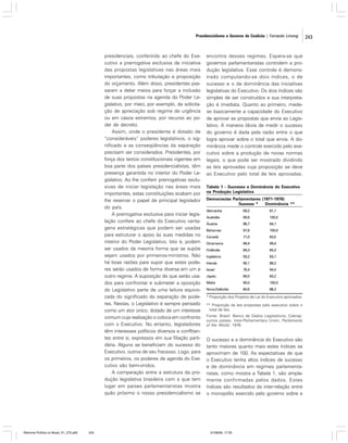 Presidencialismo e Governo de Coalizão | Fernando Limongi

presidenciais, conferindo ao chefe do Executivo a prerrogativa exclusiva de iniciativa
das propostas legislativas nas áreas mais
importantes, como tributação e proposição
do orçamento. Além disso, presidentes passaram a deter meios para forçar a inclusão
de suas propostas na agenda do Poder Legislativo, por meio, por exemplo, da solicitação de apreciação sob regime de urgência
ou em casos extremos, por recurso ao poder de decreto.
Assim, onde o presidente é dotado de
“consideráveis” poderes legislativos, o significado e as conseqüências da separação
precisam ser considerados. Presidentes, por
força dos textos constitucionais vigentes em
boa parte dos países presidencialistas, têm
presença garantida no interior do Poder Legislativo. Ao lhe conferir prerrogativas exclusivas de iniciar legislação nas áreas mais
importantes, estas constituições acabam por
lhe reservar o papel de principal legislador
do país.
A prerrogativa exclusiva para iniciar legislação confere ao chefe do Executivo vantagens estratégicas que podem ser usadas
para estruturar o apoio às suas medidas no
interior do Poder Legislativo. Isto é, podem
ser usados da mesma forma que se supõe
sejam usados por primeiros-ministros. Não
há boas razões para supor que estes poderes serão usados de forma diversa em um e
outro regime. A suposição de que serão usados para confrontar e submeter a oposição
do Legislativo parte de uma leitura equivocada do significado da separação de poderes. Nestas, o Legislativo é sempre pensado
como um ator único, dotado de um interesse
comum cuja realização o coloca em confronto
com o Executivo. No entanto, legisladores
têm interesses políticos diversos e conflitantes entre si, expressos em sua filiação partidária. Alguns se beneficiam do sucesso do
Executivo, outros de seu fracasso. Logo, para
os primeiros, os poderes de agenda do Executivo são bem-vindos.
A comparação entre a estrutura da produção legislativa brasileira com a que tem
lugar em países parlamentaristas mostra
quão próximo o nosso presidencialismo se

Reforma Política no Brasil_01_272.p65

243

encontra desses regimes. Espera-se que
governos parlamentaristas controlem a produção legislativa. Esse controle é demonstrado computando-se dois índices, o de
sucesso e o de dominância das iniciativas
legislativas do Executivo. Os dois índices são
simples de ser construídos e sua interpretação é imediata. Quanto ao primeiro, medese basicamente a capacidade do Executivo
de aprovar as propostas que envia ao Legislativo. A maneira óbvia de medir o sucesso
do governo é dada pela razão entre o que
logra aprovar sobre o total que envia. A dominância mede o controle exercido pelo executivo sobre a produção de novas normas
legais, o que pode ser mostrado dividindo
as leis aprovadas cuja proposição se deve
ao Executivo pelo total de leis aprovadas.
Tabela 1 - Successo e Dominância do Executivo
na Produção Legislativa
Democracias Parlamentares (1971-1976)
Sucesso *
Dominância **
Alemanha

69,2

81,1

Austrália

90,6

100,0

Áustria

86,7

84,1

Bahamas

97,6

100,0

Canadá

71,0

83,0

Dinamarca

89,4

99,4

Finlândia

84,3

84,3

Inglaterra

93,2

83,1

Irlanda

90,1

88,2

Israel

76,4

94,4

Japão

80,0

83,2

Malta

90,0

100,0

Nova Zelândia

84,6

88,3

* Proporção dos Projetos de Lei do Executivo aprovados.
** Proporção de leis propostas pelo executivo sobre o
total de leis.
Fonte: Brasil: Banco de Dados Legislativos, Cebrap;
outros países: Inter-Parliamentary Union, Parliaments
of the World, 1976.

O sucesso e a dominância do Executivo são
tanto maiores quanto mais estes índices se
aproximam de 100. As expectativas de que
o Executivo tenha altos índices de sucesso
e de dominância em regimes parlamentaristas, como mostra a Tabela 1, são amplamente confirmadas pelos dados. Estes
índices são resultados da inter-relação entre
o monopólio exercido pelo governo sobre a

01/08/06, 17:30

243

 