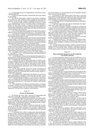 Diário da República, 2.ª série—N.º 45—5 de março de 2015 5606-(15)
2 — A reapreciação da prova é assegurada por um professor relator,
a designar pelo JNE.
3 — O professor relator não pode ter classificado a prova que é objeto
de reapreciação.
4 — Em sede de reapreciação, é legítima e procedente a retificação
de eventuais erros que o professor relator verifique na transcrição das
cotações e ou na soma das cotações da totalidade dos itens da prova.
5 — Ao professor relator compete a elaboração de parecer, no qual
conste fundamentação técnica e científica relativa à classificação a
atribuir aos itens sobre os quais o requerente apresentou alegação e
àqueles cuja classificação foi sujeita a alteração por discordância com
a classificação atribuída pelo classificador, não sendo aceites pareceres
que não satisfaçam estes requisitos.
6 — Anova classificação da prova pode ser de valor inferior, igual ou
superior à inicial, sem prejuízo do definido no n.º 12 do presente artigo.
7 — A classificação resultante da incorporação da proposta do pro-
fessor relator passa a constituir a classificação final da prova, após
homologação pelo Presidente do JNE.
8 — Em caso de discrepância notória entre a proposta apresentada pelo
professor relator e a classificação inicial da prova ou na ocorrência de cir-
cunstâncias objetivas excecionais, o Presidente do JNE manda reapreciar
a prova a um segundo professor relator ou recorre a outros procedimentos
adequados para estabelecer a respetiva classificação final.
9 — Para os efeitos referidos no número anterior, entende-se por dis-
crepância notória a diferença igual ou superior a 15 pontos percentuais,
nas provas do ensino básico, e a 25 pontos, nas provas do ensino secun-
dário, entre a classificação resultante da incorporação da classificação
proposta pelo professor relator e a respetiva classificação inicial.
10 — O segundo relator reaprecia a prova nos termos referidos no
n.º 5 do artigo 41.º e no n.º 5 do presente artigo, com conhecimento da
proposta do primeiro relator.
11 — A classificação resultante da incorporação da proposta do se-
gundo professor relator passa a constituir a classificação final da prova,
após homologação pelo Presidente do JNE.
12 — A classificação final da reapreciação pode ser inferior à clas-
sificação atribuída aquando da classificação da prova, não podendo,
no entanto, implicar em caso algum a reprovação do aluno quando
este já tiver sido aprovado com base na classificação inicial, caso em
que a classificação final da reapreciação será a mínima necessária para
garantir a aprovação.
13 — O JNE, após a decisão, devolve às escolas os processos de
reapreciação, acompanhados de alegações, pareceres dos professores
relatores e grelhas de classificação para eventual consulta, quando so-
licitada pelos requerentes.
14 — Os resultados das reapreciações são afixados nas escolas nas
datas estabelecidas no Despacho n.º 8651/2014, de 3 de julho, com as
alterações introduzidas pelo Despacho n.º 12236/2014, de 3 de outubro.
15 — A afixação referida no número anterior constitui o único meio
oficial de comunicação dos resultados da reapreciação aos requerentes,
sendo o prazo previsto no n.º 2 do artigo 43.º contado a partir da data
da afixação.
16 — Pela reapreciação de cada prova do ensino básico e do ensino
secundário, incluindo o parecer devidamente fundamentado referido
no n.º 5 do presente artigo, é devida ao professor relator a importância
ilíquida de €7,48 (sete euros e quarenta e oito cêntimos).
Artigo 43.º
Processo de Reclamação
1 — Da decisão que recaiu sobre o processo de reapreciação pode
ainda haver reclamação, a apresentar ao Presidente do JNE.
2 — Areclamação é apresentada presencialmente e em suporte papel,
em modelo próprio do JNE, na escola onde foi realizada a prova ou
exame, nos dois dias úteis seguintes ao da afixação dos resultados da
reapreciação e imediatamente remetida ao Presidente do JNE, acompa-
nhada de todo o processo de reapreciação.
3 — O Presidente do JNE aprecia e decide da reclamação no prazo
máximo de 30 dias úteis contados a partir da data da apresentação
da reclamação na escola, recorrendo, se necessário, a pareceres de
professores especialistas, do IAVE e da Inspeção-Geral da Educação
e Ciência (IGEC).
4 — A reclamação deve refutar os argumentos apresentados pelo
professor relator, constituindo apenas fundamento desta a discordância
na aplicação dos critérios de classificação das provas e a existência
de vício processual, sendo indeferidas liminarmente as reclamações
baseadas em quaisquer outros fundamentos e ainda aquelas que, na
sua fundamentação, contenham elementos identificativos do aluno ou
referências à sua situação escolar ou profissional, nestes se incluindo a
menção a qualquer escola que o mesmo tenha frequentado, ao número de
disciplinas em falta para completar a sua escolaridade, às classificações
obtidas nas várias disciplinas, à classificação necessária para a conclusão
do ciclo de estudos e, no caso dos alunos do ensino secundário, também
para o acesso ao ensino superior.
5 — A reclamação do aluno apenas pode incidir sobre os itens que
foram objeto de reapreciação, quer aqueles em que o aluno apresentou
alegações quer os que, não tendo o aluno apresentado alegações, mere-
ceram alteração da classificação por parte do professor relator.
6 — Areclamação da prova é assegurada por professores especialistas,
a designar pelo JNE.
7 — O professor especialista não pode ter classificado nem reapre-
ciado a prova que é objeto de reclamação.
8 — Em sede de reclamação, é legítima e procedente a retificação de
eventuais erros que o professor especialista verifique na transcrição das
cotações e ou na soma das cotações da totalidade dos itens da prova.
9 — Ao professor especialista compete a elaboração de parecer, no
qual conste fundamentação técnica e científica, relativa à classificação
atribuída aos itens sobre os quais o aluno apresentou alegações, não
sendo aceites pareceres que não satisfaçam estes requisitos.
10 — Adecisão que recair sobre a reclamação é definitiva, não sendo
passível de qualquer outra impugnação administrativa.
11 — A quantia referida no n.º 3 do artigo 41.º é restituída ao reque-
rente se a classificação resultante da reclamação for superior à clas-
sificação inicial, passando a constituir receita própria da escola nos
restantes casos.
12 — Os especialistas que asseguram a análise e decisão das recla-
mações relativas às reapreciações, incluindo a elaboração do parecer
referido no n.º 9 do presente artigo, recebem a importância ilíquida de
€14,96 (catorze euros e noventa e seis cêntimos) por cada reclamação.
Artigo 44.º
Alunos praticantes desportivos de alto rendimento
e de seleções nacionais
1 — Os alunos praticantes desportivos de alto rendimento e de se-
leções nacionais podem requerer a realização de provas ou exames em
época especial, desde que as datas calendarizadas para as provas sejam
coincidentes com o período de participação em competições desportivas,
conforme regulamentado no artigo 17.º do Decreto-Lei n.º 272/2009, de
1 de outubro, e no artigo 9.º do Decreto-Lei n.º 45/2013, de 5 de abril.
2 — A medida referida no número anterior é aplicável às provas de
equivalência à frequência e às provas finais de ciclo do ensino básico,
bem como às provas de equivalência à frequência e exames finais na-
cionais do ensino secundário.
3 — O requerimento deve ser apresentado pelo encarregado de edu-
cação ou pelo próprio aluno, quando maior, ao diretor da escola, que o
submete ao Presidente do JNE até ao final do mês de abril.
4 — O Instituto Português do Desporto e Juventude valida as datas
das competições desportivas e remete ao Presidente do JNE as respetivas
declarações comprovativas.
5 — O calendário da época especial para praticantes desportivos de
alto rendimento e de seleções nacionais é divulgado na primeira semana
de junho, realizando-se as provas na primeira quinzena de agosto, numa
só fase, com uma única chamada, quer para as provas finais de ciclo
quer para os exames finais nacionais.
6 — O calendário da época especial para praticantes desportivos de
alto rendimento e de seleções nacionais, no que respeita às provas de
equivalência à frequência, é da responsabilidade de cada escola, con-
soante os requerimentos autorizados pelo JNE.
7 — O JNE analisa os pedidos e informa os alunos, através da res-
petiva escola, do despacho que recaiu sobre o pedido e, no caso de
deferimento, é indicada a escola onde se realizam as provas finais de
ciclo ou os exames finais nacionais e as respetivas datas.
8 — Após terem tido conhecimento do despacho, os alunos devem
confirmar até ao final da primeira semana de junho, junto da escola, as
provas finais de ciclo ou exames finais nacionais que pretendem reali-
zar em época especial, depositando, no ato de confirmação e mediante
recibo, independentemente do número de provas a realizar, a quantia
de €25 (vinte e cinco euros), que lhes é devolvida após a realização dos
exames da época especial.
9 — A escola informa de imediato o JNE da confirmação ou de-
sistência dos alunos, em cada disciplina, sob pena de o aluno não ser
autorizado a realizar as provas na época especial.
10 — Os alunos que pretendam realizar na época especial, como
2.ª fase, provas finais de ciclo, provas de equivalência à frequência ou
exames finais nacionais, nas disciplinas em que realizaram exames ou
provas na 1.ª fase, têm de proceder, à exceção dos alunos internos do
ensino secundário que não obtiveram aprovação na 1.ª fase, à respetiva
inscrição, nos termos definidos no artigo 4.º e nos prazos definidos para
a 2.ª fase constantes nos Anexos I a III.
11 — Os alunos que pretendam realizar na época especial, como
2.ª fase, provas finais de ciclo, provas de equivalência à frequência ou
exames finais nacionais, nas disciplinas em que realizaram exames ou
 