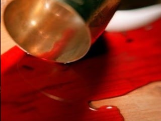 Ele curava as doenças e uma vez recuperados, os mendigos eram estimulados a
Perplexo, ele perguntouparamendigos a razão daquela conduta e que vinha que
        buscar trabalho aos deixarem as ruas... Mas não era isso ouviu deles
preferiam mendigarPassado era mais fácil...Mikao começou a encontrar rostos
      acontecendo. porque algum tempo, (ser infeliz é sempre mais fácil... Basta
curvar um pouco as costas, tornar o olhar perdido e reclamar de tudo e ele todos...
   conhecidos em sua peregrinação pelas ruas. Eram os mendigos que de havia
     Pronto! Está construído o cenário da infelicidade, onde a maioria habita)
                   tratado e que estavam de volta à antiga vida...
 