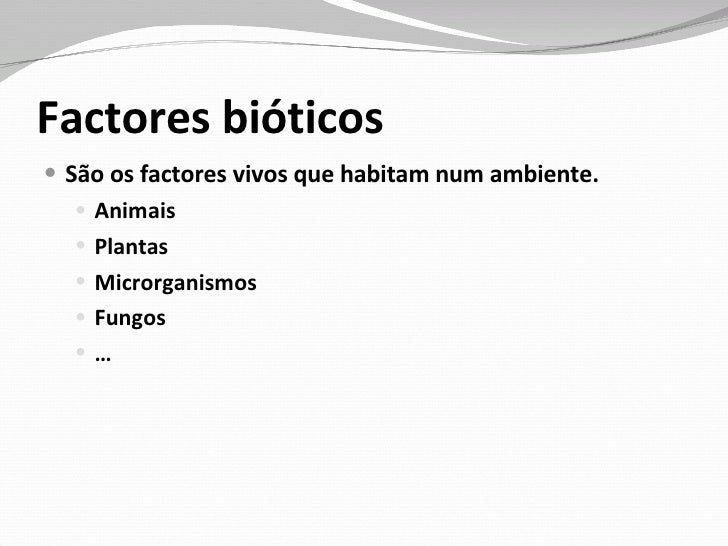Factores bióticos <ul><li>São os factores vivos que  habitam  num ambiente. </li></ul><ul><ul><li>Animais </li></ul></ul><...