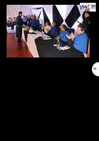 quisa, por meio dos resultados dos projetos
desenvolvidos por professores e alunos, tem
proporcionado o aprimoramento, o questionamento e o distanciamento da busca de verdades e receitas universais em cada campo do
saber. A extensão, da mesma forma, como processo educativo, cultural e científico, por meio
do desenvolvimento de ações junto à sociedade, representa um espaço de produção de novos saberes nas várias áreas de conhecimento,
favorecendo, também, o questionamento e o
desenvolvimento da visão crítica do que vem
sendo ensinado em sala de aula. O ensino, a
pesquisa e a extensão nutrem e são alimentados, de forma contínua, por diferentes fontes
de dados, de informações e de saberes.
Isso possibilita a promoção de diversas
atividades acadêmicas curriculares complementares que compreendem aquelas realizadas pelo aluno, vinculadas a sua formação
e/ou promovidas pelos cursos de graduação.
Têm por objetivo complementar os conteúdos
ministrados nos cursos, visando à atualização permanente dos alunos acerca de temas
emergentes ligados ao campo de formação.
Nos cursos de graduação da Esag, os alunos
devem integralizar 288 horas-aula de ativida-

Prof. Dr. Arnaldo José de Lima
Diretor de Ensino 2010-2014

des complementares.
Além dos aspectos levantados, em coerência com o planejamento estratégico da
gestão 2010-2013 outros resultados foram
alcançados. A seguir sintetizamos tais resultados para cada uma das diretrizes prioritárias no âmbito do ensino e apresentamos na
sequência os números e as principais ações
realizadas no período.
Desse modo, o ensino e a aprendizagem
nos cursos de graduação da Esag são praticados como processos complementares, alicerçados pela ordem e desordem, harmonia
e conflito, incentivando o questionamento
permanente da aplicabilidade e da utilidade
dos conteúdos que são ministrados nos mais
diversificados campos do saber. Um ensino
voltado não apenas para a transmissão de
conhecimentos, mas, sim, centrado no desenvolvimento de competências, habilidades e
atitudes, a fim de contribuir na formação de
um graduando com visão pluralista e multicultural, para poder aprender a aprender e desaprender para aprender sempre com situações
novas que se formam e de destroem, diante
dos desafios lançados pela globalização e pela
sociedade da informação e do conhecimento.

Prof. Dr. Nério Amboni
Chefe do Departamento de Administração 2009-2011

13

 