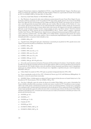 146 
3 - violações de direitos humanos dos camponeses 
Congresso Nacional para comprovar a ilegalidade da CITLA], o major Reinaldo Machado “chegava a Pato Branco para 
fechar os escritórios das companhias”. Relatório do chefe de polícia, Pinheiro Jr. ao governador do Estado (16 de outubro 
de 1957). In: GOMES (1989), p. 90 (Nota 203) e 91 (Nota 204). 
31 – Entrevista a Inelci Pedro Matielo. In: PEGORARO, 2008, p. 9. 
32 – Ruy Wachowicz: Eu gostaria de saber como evoluíram os acontecimentos? Já como Trento (Porto Alegre): Os acon-tecimentos 
evoluíram exatamente no dia 9 de outubro de 1957 pela manhã, quando apareceu três crianças da localidade 
Baixo Verê, Águas do Verê, de lá das águas do Verê, chegou uma filha do Oto Zwicker, uma menina com uns 10 para 11 
anos, e mais dois garotinhos da mesma idade também, que eram vizinhos, filhos de vizinhos, de Oto Zwicker, ih, e estes, 
estas crianças, apareceram em Pato Branco em um estado desesperador trazida pelos vizinhos, porque eles não quiseram, 
não quiseram não, eles achavam que as crianças sabiam onde os pais estavam, eles chegaram nas casas deles e perguntaram 
pelos pais, os pais estavam escondidos no mato, estavam semanas no mato, o pai destas crianças”. Entrevista a Jácomo 
Trento (realizada em 1978), transcrita do livro de WACHOWICZ, Ruy C. Paraná, sudoeste: ocupação e colonização. 
Curitiba: Lítero Técnica, 1985. Disponível em: <http://www.nre.seed.pr.gov.br/umuarama/arquivos/File/anexoIII_trans-cricoes_ 
entrevistas_wachowicz.doc.>. Jaci Poli (2009, p.112) também aborda a questão do espancamento das crianças 
como estopim para o levante, uma vez que a polícia e o juiz se manifestaram impossibilitados de agir, e os colonos foram 
chamados pela rádio e, aos poucos, foram tomando as ruas. 
33 – GOMES, 1989, p. 89. 
34 – Segundo Gomes, Maringá foi solto após o depoimento e assassinado por um policial em 1961, quando atuava como 
inspetor de quarteirão da polícia em Medianeira, oeste do Paraná. 
35 – GOMES, 1989, p. 108. 
36 – GOMES, 1989, p.109. 
37 – GOMES, 1989, nota 262, p. 112. 
38 – GOMES, 1989, nota 125, p. 60. 
39 – GOMES, 1989, nota 125, p. 60. 
40 – GOMES, 1989, pp. 112-113. 
41 – GOMES, 1989, pp. 109-110; grifo nosso. 
42 – De acordo com levantamento do Instituto Paranaense de Desenvolvimento Econômico e Social (Ipardes), realizado 
em 1989, mais de 50% dos assentados do Paraná eram da região Sudoeste, filhos ou netos de agricultores que participaram 
do movimento de 1957, ficando evidente a marca da resistência, herança de gerações que lutaram contra a expropriação, 
mesmo que em condições distintas. Nessa nova luta por terra e dignidade, a experiência dos pais e avôs foi importante. 
PRANDO, 2010, p.4. 
43 – Othon Mader foi senador de 1950 a 1959; após esse período, foi deputado federal de 1959 a 1963. 
44 – Foram reproduzidos trechos do livro 1957: A Revolta dos Posseiros, pp. 61-65 (vide Referências Bibliográficas). As 
marcações e as notas da autora foram conservadas. 
45 – MADER, Othon. A rebelião agrária no sudoeste do Paraná; separata de dois discursos no Senado Federal em 6 e 9 de 
dezembro de 1957. Rio de Janeiro, 1958. (In: GOMES, 1989, p. 119.) 
46 – Esta lista é elaborada a partir de trechos do discurso do senador Othon Mader, com os quais a historiadora Iria 
Gomes trabalha os detalhes de dez assassinatos, ocorridos entre março e outubro de 1957. Consideram-se tanto os pesqui-sadores 
aqui citados quanto as declarações de pessoas que viveram esse momento histórico, essenciais para se prosseguir 
com as pesquisas sobre o elevado número de assassinatos em fins da década de 1950 no sudoeste do Paraná. O trabalho de 
Gomes é aqui reproduzido a partir de análises da autora sobre os assassinatos que ela destaca do discurso de Othon Mader, 
realizado em dezembro de 1957. A iniciativa de transcrever para este estudo os levantamentos realizados por Gomes se faz 
presente pela descrição dos casos. 
47 – MADER, pp. 16-7. 
48 – MADER, p. 17. 
49 – MADER, pp. 17 e 20. 
50 – Outubro de 1957. 
51 – MADER, pp. 18-19. 
52 – SCHMITZ; PIRES, 2007, p. 10. 
53 – SCHMITZ; PIRES, 2007, p. 10. 
 