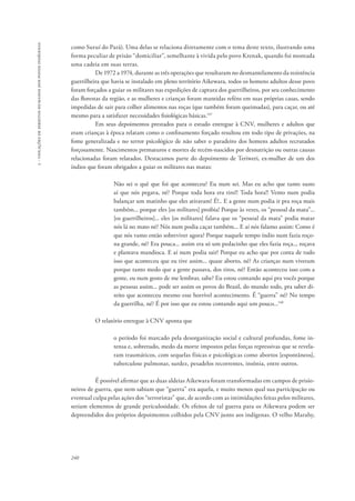 240 
5 - violações de direitos humanos dos povos indígenas 
como Suruí do Pará). Uma delas se relaciona diretamente com o tema deste texto, ilustrando uma 
forma peculiar de prisão “domiciliar”, semelhante à vivida pelo povo Krenak, quando foi montada 
uma cadeia em suas terras. 
De 1972 a 1974, durante as três operações que resultaram no desmantelamento da resistência 
guerrilheira que havia se instalado em pleno território Aikewara, todos os homens adultos desse povo 
foram forçados a guiar os militares nas expedições de captura dos guerrilheiros, por seu conhecimento 
das florestas da região, e as mulheres e crianças foram mantidas reféns em suas próprias casas, sendo 
impedidas de sair para colher alimentos nas roças (que também foram queimadas), para caçar, ou até 
mesmo para a satisfazer necessidades fisiológicas básicas.147 
Em seus depoimentos prestados para o estudo entregue à CNV, mulheres e adultos que 
eram crianças à época relatam como o confinamento forçado resultou em todo tipo de privações, na 
fome generalizada e no terror psicológico de não saber o paradeiro dos homens adultos recrutados 
forçosamente. Nascimentos prematuros e mortes de recém-nascidos por desnutrição ou outras causas 
relacionadas foram relatados. Destacamos parte do depoimento de Teriweri, ex-mulher de um dos 
índios que foram obrigados a guiar os militares nas matas: 
Não sei o quê que foi que aconteceu? Eu num sei. Mas eu acho que tanto susto 
aí que nós pegava, né? Porque toda hora era tiro!! Toda hora!! Vento num podia 
balançar um matinho que eles atiravam! É!.. E a gente num podia ir pra roça mais 
também... porque eles [os militares] proibia! Porque às vezes, os “pessoal da mata”... 
[os guerrilheiros]... eles [os militares] falava que os “pessoal da mata” podia matar 
nós lá no mato né? Nós num podia caçar também... E aí nós falamo assim: Como é 
que nós vamo então sobreviver agora? Porque naquele tempo índio num fazia roço-na 
grande, né? Era pouca... assim era só um pedacinho que eles fazia roça.., roçava 
e plantava mandioca. E aí num podia sair! Porque eu acho que por conta de tudo 
isso que aconteceu que eu tive assim... quase aborto, né? As crianças num viveram 
porque tanto medo que a gente passava, dos tiros, né? Então aconteceu isso com a 
gente, eu num gosto de me lembrar, sabe? Eu estou contando aqui pra vocês porque 
as pessoas assim... pode ser assim os povos do Brasil, do mundo todo, pra saber di-reito 
que aconteceu mesmo esse horrível acontecimento. É “guerra” né? No tempo 
da guerrilha, né? É por isso que eu estou contando aqui um pouco...148 
O relatório entregue à CNV aponta que 
o período foi marcado pela desorganização social e cultural profundas, fome in-tensa 
e, sobretudo, medo da morte impostos pelas forças repressivas que se revela-ram 
traumáticos, com sequelas físicas e psicológicas como abortos [espontâneos], 
tuberculose pulmonar, surdez, pesadelos recorrentes, insônia, entre outros. 
É possível afirmar que as duas aldeias Aikewara foram transformadas em campos de prisio-neiros 
de guerra, que nem sabiam que “guerra” era aquela, e muito menos qual sua participação ou 
eventual culpa pelas ações dos “terroristas” que, de acordo com as intimidações feitas pelos militares, 
seriam elementos de grande periculosidade. Os efeitos de tal guerra para os Aikewara podem ser 
depreendidos dos próprios depoimentos colhidos pela CNV junto aos indígenas. O velho Marahy, 
 
