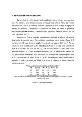 4

entre a carga pelo tempo que passa por uma seção transversal de um condutor é
igual a intensidade de corrente elétrica média, equação 2.
[C]
Logo,

(1)
[A]

(2)

Onde: ΔQ = Variação da carga elétrica, cuja unidade de medida, segundo o
Sistema Internacional de Medidas (SI), é Coulomb [C]; n = número de elétrons, em
(elétrons [

]); e = carga elétrica de um elétron, que é igual a 1,60∙10 -19 C; I =

Corrente Elétrica (média), em Ampère [A]; Δt = variação do tempo, em segundos [s].
Quando a intensidade da corrente elétrica, bem como seu sentido são
constantes ao longo do tempo, assume-se que a intensidade da corrente elétrica
média é igual intensidade da corrente elétrica, equação 3. É importante salientar,
que a propagação da corrente elétrica pelo condutor não é uniforme com velocidade
constante, a medida que esta se propaga o material se opõe a passagem desta.
[A]

(3)

2.2. RESISTÊNCIA ELÉTRICA
Como explicado anteriormente, à medida que a corrente elétrica se propaga
pelo condutor, os elétrons livres, agora, com movimento ordenado continuamente
colidem com os átomos do material condutor, esta oposição ocorre com todos os
materiais e é uma característica inerente a estes. Devido ao fato destas colisões
ocorrerem, há uma conversão da energia elétrica em energia térmica, esta mudança
na natureza da energia elétrica para térmica é denominada efeito Joule.
De acordo com o nível de oposição que o material oferece a passagem da
corrente, este pode ser classificado como isolante ou condutor. Se a oposição
oferecida pelo material for baixa este será denominada condutor, enquanto, se a
oposição for alta, este será um isolante. Sendo que quanto menor a resistência
maior será a passagem da corrente, portanto se a resistência for alta, menor será a
passagem de corrente.

 