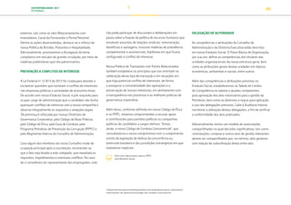 SUSTENTABILIDADE 2017
PETROBRAS 48
externos, tais como os sites Relacionamento com
Investidores, Canal do Fornecedor e Portal Petronet.
Dentre as ações desenvolvidas, destaca-se o reforço da
nossa Política de Brindes, Presentes e Hospitalidade.
Adicionalmente, promovemos a divulgação do tema
compliance em veículos de grande circulação, por meio de
matérias publicitárias que nós patrocinamos.
PREVENÇÃO A CONFLITOS DE INTERESSE
A Lei Federal no
12.813 de 2013 foi criada para abordar e
esclarecer questões que norteiam o conflito de interesses
nas empresas públicas e sociedades de economia mista.
De acordo com nosso Estatuto Social, é pré-requisito para
ocupar cargo de administração que o candidato não tenha
quaisquer conflitos de interesse com a nossa companhia e
observe integralmente os requisitos e vedações legais.
Tal premissa é reforçada por nossas Diretrizes de
Governança Corporativa, pelo Código de Boas Práticas,
pelo Código de Ética, pelo Guia de Conduta, pelo
Programa Petrobras de Prevenção da Corrupção (PPPC) e
pelo Regimento Interno do Conselho de Administração.
Caso algum dos membros do nosso Conselho mude de
ocupação principal após a sua eleição, recomenda-se
que o fato seja levado a este colegiado, que reavaliará os
requisitos, impedimentos e eventuais conflitos. No caso
de o conselheiro ser representante dos empregados, este
não pode participar de discussões e deliberações em
pauta sobre a fixação da política de recursos humanos que
envolvam assuntos de relações sindicais, remuneração,
benefícios e vantagens, inclusive matérias de previdência
complementar e assistenciais, hipóteses em que ficaria
configurado o conflito de interesse.
Nossa Política de Transações com Partes Relacionadas
também estabelece os princípios que nos orientam na
celebração desse tipo de transação e em situações em
que haja potencial conflito de interesses, de forma
a assegurar a comutatividade das operações e a
preservação de nossos interesses, em alinhamento com
a transparência nos processos e as melhores práticas de
governança corporativa.
Além disso, conforme definido em nosso Código de Ética
e no PPPC, estamos comprometidos a recusar apoio
e contribuições para partidos políticos ou campanhas
políticas de candidatos a cargos eletivos. Temos,
ainda, o nosso Código de Conduta Concorrencial2
, que
consubstancia o nosso compromisso com o cumprimento
estrito da legislação de defesa da concorrência ou
antitruste brasileira e das jurisdições estrangeiras em que
realizamos negócios.
Para mais informações sobre o PPPC,
veja Relatório Anual.
DELEGAÇÃO DE AUTORIDADE
As competências e atribuições do Conselho de
Administração e da Diretoria Executiva estão descritas
em nosso Estatuto Social. O Plano Básico de Organização,
por sua vez, define as competências dos titulares das
unidades organizacionais da nossa estrutura geral, bem
como as atribuições gerais destas unidades em tópicos
econômicos, ambientais e sociais, entre outros.
Além das competências e atribuições previstas no
Estatuto Social, estabelecemos na Tabela de Limites
de Competência os valores e alçadas competentes
para aprovação dos atos necessários para a gestão da
Petrobras, bem como as diretrizes e regras para aplicação
e uso das delegações previstas. Cabe à Auditoria Interna
monitorar a utilização destas delegações, a fim de verificar
a conformidade dos atos praticados.
Adicionalmente, temos um modelo de autorizações
compartilhadas no qual decisões significativas, tais como
contratações, compras e outros atos de gestão relevantes
devem ser compartilhados por, no mínimo, dois gestores
sem relação de subordinação direta entre eles.
2
Disponível em www.investidorpetrobras.com.br/pt/governanca-corporativa/
instrumentos-de-governanca/codigo-de-conduta-concorrencial
TRANSIÇÃO PARA UMA
ECONOMIA DE
BAIXO CARBONO
TRANSFORMAÇÃO
DIGITAL
PESSOAS MEIO
AMBIENTE
SOCIEDADE E
RELACIONAMENTO
 