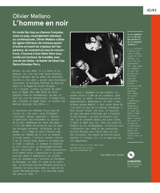 42/43
Olivier Mellano
L’homme en noir
En mode hip-hop ou chanson française,
noise ou pop, musicalement classique
ou contemporain, Olivier Mellano cultive
les signes intérieurs de richesse quand
d’autres arrosent les oripeaux de l’ap-
parence. Au moment où nous le rencon-
trons, l’homme à tout (bien) faire nous
confie son bonheur de travailler avec
une de ses idoles : le leader de Dead Can
Dance Brendan Perry.
Rennes, mi-juin 2016. Il y a Perry en la
demeure, et c’est une très bonne nouvelle.
Olivier Mellano met en effet les dernières
touches à « No Land », projet sans frontières
réunissant le mythique chanteur de Dead Can
Dance et le Bagad de Cesson-Sévigné.
« À l’origine, j’avais un projet de pièce
pour un bagad. Mon idée était de faire
quelque chose de contemporain, de pop, en
tout cas rien de traditionnel. À chaque fois
que j’entends un bagad jouer, je ressens une
émotion physique très forte. »
La rencontre avec Brendan Perry sera dé-
cisive, et « No Land » sera finalement
« puissant, épique, guerrier ». Surtout,
la partition sera totalement au service
de la voix ténébreuse du ténor new wave.
« J’ai les mêmes accointances que lui pour
les musiques ancienne, religieuse, ou du
monde. » À l’image de cette création pré-
sentée aux Tombées de la nuit et promise
à un bel avenir, l’artiste rennais cultive
l’art du contre pied. Quand il ne prend pas
le trad’ à rebours, il compose un oratorio
du xxie
siècle pour le photographe Richard
Dumas. Intitulée « TAN »*, cette installation
à mi-chemin entre l’exposition et la pièce
musicale donne à redécouvrir les clichés
pris au lendemain de l’incendie du Parlement
de Bretagne, en 1995. Et comme ça ne suffit
pas, le pacifique Olivier Mellano continue à
chercher la noise music dans le labo de son
projet MellaNoisEscape. « Un deuxième album
est prévu en 2018. »
« No Land ». Rarement un nom d’œuvre n’a
autant collé à l’âme de son créateur. Sans
frontière, en effet, le musicien qui accom-
pagna Miossec, Dominique A, et créa l’inou-
bliable groupe Mobiil. « Sous cette forme là,
j’ai fait le tour de la chanson française. »
Sans aucune limite, non plus, le musicien
au look new wave n’hésitant pas à franchir
le pas hip-hop : au sein de Psyckik Lyri-
kah, ou en invitant Dalek, une autre idole,
à taper le bœuf avec lui. Pour une pièce de
théâtre où une chorégraphie, le musicien sait
s’affranchir des codes et des protocoles.
Olivier Mellano vous invite dans son stu-
dio universel. Pas besoin de montrer patte
blanche à l’entrée, ici, on ne juge pas sur
les apparences.
*TAN est aussi un livre objet paru
aux éditions de Juillet.
www.oliviermellano.com
Jean-Baptiste Gandon
Tu as commencé
il y a 20 ans.
Que penses-tu
de la jeunesse
rennaise ?
Il y a toujours
à Rennes une
scène vivante,
vivace et très
efficace. Je
suis très fan
de Mermonte,
Mha, Fago Sepia
ou Fragments…
Ce sont des
groupes qui
cherchent
beaucoup.
Évidemment,
Psykick
Lyrikah et Arm
me touchent
beaucoup,
tout comme
le travail
de Tepr.
J’appréciais
également
beaucoup la
scène métal
et indé, des
labels comme
Overcome et
Beast records,
ou encore le
courage de
l’association
K-Fuel, qui
défend son
indépendance
contre vents et
marées.
K
À paraître :
MellaNoisEcape,
Tome 2,2018.
© Christophe Le Dévéhat
 