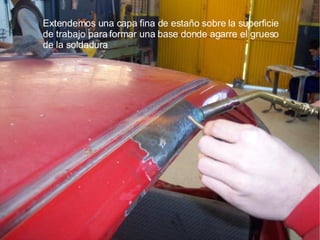 Extendemos una capa fina de estaño sobre la superficie de trabajo para formar una base donde agarre el grueso  de la soldadura 