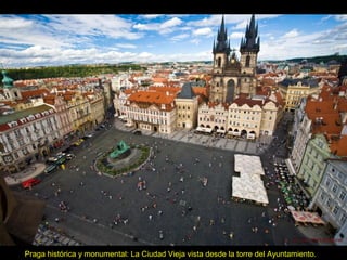 Praga histórica y monumental: La Ciudad Vieja vista desde la torre del Ayuntamiento.
 