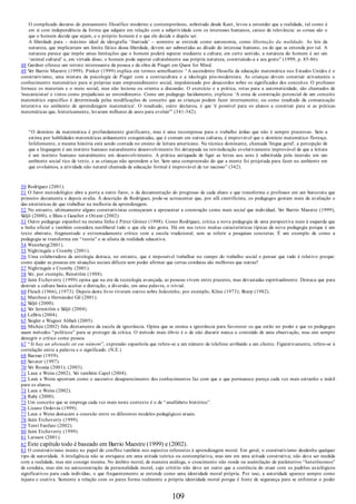 O complicado decurso do pensamento filosófico moderno e contemporâneo, sobretudo desde Kant, levou a entender que a realidade, tal como é
em si com independência da forma que adquire em relação com a subjetividade com os interesses humanos, carece de relevância: as coisas são o
que o homem decide que sejam, e o próprio homem é o que ele decide e dispõe ser.
A liberdade pura – máximo ideal da ideografia ‘ilustrada’ – somente se entende como autonomia, como libertação da realidade. As leis da
natureza, que implicariam um limite fático dessa liberdade, devem ser submetidas ao ditado do interesse humano, ou do que se entenda por tal. A
natureza parece que impõe umas limitações que o homem poderá superar mediante a cultura; em certo sentido, a natureza do homem é ser um
‘animal cultural’ e, em virtude disso, o homem pode superar culturalmente sua própria natureza, construindo-a a seu gosto” (1999, p. 85-86).
48 Gardner oferece um retrato interessante da pessoa e da obra de Piaget em Quest for Mind.
49 Ver Barrio Maestre (1999). Pinker (1999) explica em termos semelhantes: “A ascendente filosofia da educação matemática nos Estados Unidos é o
construtivismo, uma mistura da psicologia de Piaget com a contracultura e a ideologia pós-modernista. As crianças devem construir ativamente o
conhecimento matemático para si próprias num empreendimento social, impulsionado por desacordos sobre os significados dos conceitos. O professor
fornece os materiais e o meio social, mas não leciona ou orienta a discussão. O exercício e a prática, rotas para a automaticidade, são chamados de
'mecanicistas' e vistos como prejudiciais ao entendimento. Como um pedagogo lucidamente, explicou: 'A zona de construção potencial de um conceito
matemático específico é determinada pelas modificações do conceito que as crianças podem fazer internamente, ou como resultado da comunicação
interativa no ambiente de aprendizagem matemática'. O resultado, outro declarou, é que 'é possível para os alunos a construir para si as práticas
matemáticas que, historicamente, levaram milhares de anos para evoluir'” (341-342).
“O domínio da matemática é profundamente gratificante, mas é uma recompensa para o trabalho árduo que não é sempre prazeroso. Sem a
estima por habilidades matemáticas arduamente conquistadas, que é comum em outras culturas, é improvável que o domínio matemático floresça.
Infelizmente, a mesma história está sendo contada no ensino de leitura americano. Na técnica dominante, chamada 'língua geral', a percepção de
que a linguagem é um instinto humano naturalmente desenvolvimento foi deturpada na reivindicação evolutivamente improvável de que a leitura
é um instinto humano naturalmente em desenvolvimento. A prática antiquada de ligar as letras aos sons é substituída pela imersão em um
ambiente social rico de texto, e as crianças não aprendem a ler. Sem uma compreensão do que a mente foi projetada para fazer no ambiente em
que evoluímos, a atividade não natural chamada de educação formal é improvável de ter sucesso” (342).
50 Rodríguez (2001).
51 O furor metodológico abre a porta a outro furor, o da documentação do progresso de cada aluno e que transforma o professor em um burocrata que
primeiro documenta e depois avalia. À descrição de Rodríguez, pode-se acrescentar que, por afã cientificista, os pedagogos gostam mais da avaliação e
das estatísticas do que trabalhar na melhoria da aprendizagem.
52 No entanto, ultimamente alguns construtivistas começaram a apresentar a construção como mais social que individual. Ver Barrio Maestre (1999),
Säljö (2000), e Blais e Gauchet e Ottawi (2002).
53 Outro pedagogo espanhol na mesma linha é Pérez Gómez (1998). Como Rodríguez, critica a nova pedagogia de uma perspectiva mais à esquerda que
a linha oficial e também considera neoliberal tudo o que ele não gosta. Há em seu texto muitas características típicas da nova pedagogia porque é um
texto abstrato, fragmentado e extremadamente crítico com a escola tradicional, sem se referir a pesquisas concretas. É um exemplo de como a
pedagogia se transforma em “teoria” e se afasta da realidade educativa.
54 Wennberg(2001).
55 Nightingale e Cromby (2001).
56 Uma colaboradora da antologia destaca, no entanto, que é impossível trabalhar no campo do trabalho social e pensar que tudo é relativo porque:
como ajudar as pessoas em situações sociais difíceis sem poder afirmar que certas condutas são melhores que outras?
57 Nightingale e Cromby (2001).
58 Ver, por exemplo, Renström (1988).
59 Jaim Etcheverry (1999) opina que na era da tecnologia avançada, as pessoas vivem entre prazeres, mas devastadas espiritualmente. Destaca que para
destruir a cultura basta aceitar a distração, a diversão, em uma palavra, o trivial.
60 Flesch (1966), (1973). Depois deste livro tiveram outros sobre Joãozinho, por exemplo, Kline (1973); Sharp (1982).
61 Marchesi e Hernández Gil (2001).
62 Säljö (2000).
63 Ver Jernström e Säljö (2004).
64 LeBris (2004).
65 Siegler e Wagner Alibali (2005).
66 Michéa (2002) fala diretamente da escola da ignorância. Opina que se ensina a ignorância para favorecer os que estão no poder e que os pedagogos
usam métodos “políticos” para se proteger da crítica. O método mais óbvio é o de não discutir nunca o conteúdo de uma observação, mas sim sempre
denegrir o crítico como pessoa.
67 “Si hay un abonado en ese número”, expressão espanhola que refere-se a um número de telefone atribuído a um cliente. Figurativamente, refere-se à
correlação entre a palavra e o significado. (N.E.)
68 Barzun (1959).
69 Savater (1997).
70 Ver Rossúa (2001); (2003).
71 Laux e Weiss (2002). Ver também Capel (2004).
72 Laux e Weiss apontam como o sucessivo desaparecimento dos conhecimentos faz com que o que permanece pareça cada vez mais estranho e inútil
para os alunos.
73 Laux e Weiss (2002).
74 Ruby (2000).
75 Um conceito que se emprega cada vez mais neste contexto é o de “analfabeto histórico”.
76 Lizano Ordovás (1999).
77 Laux e Weiss destacam a conexão entre os diferentes modelos pedagógicos atuais.
78 Jaim Etcheverry (1999).
79 Tenti Fanfani (2002).
80 Jaim Etcheverry (1999).
81 Larsson (2001).
82 Este capítulo todo é baseado em Barrio Maestre (1999) e (2002).
83 O construtivismo insiste no papel do conflito também nos aspectos referentes à aprendizagem moral. Em geral, o construtivismo desdenha qualquer
tipo de autoridade. A inteligência não se enriquece em uma atitude teórica ou contemplativa, mas sim em uma atitude construtiva; não deve ser medida
com a realidade, mas sim consigo mesma. No âmbito moral, de maneira análoga, o crescimento não reside na assimilação de parâmetros “heterônomos”
de conduta, mas sim na autoconstrução da personalidade moral, cujo critério não deve ser outro que a coerência do atuar com os padrões axiológicos
significativos para cada indivíduo, o que frequentemente se entende como uma identidade moral própria. Por isso, a autoridade aparece sempre como
injusta e coativa. Somente a relação com os pares forma realmente a própria identidade moral porque é fonte de segurança para se enfrentar o poder
109
 