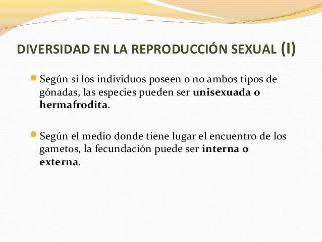 DIVERSIDAD EN LA REPRODUCCIÓN SEXUAL (II)Según el modo y el lugar donde se desarrolla el embrión,la reproducción se den...