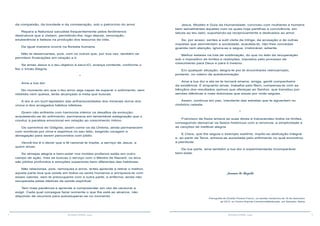 4 5RESENHA ESPÍRITA online RESENHA ESPÍRITA online
Jesus, Modelo e Guia da Humanidade, conviveu com mulheres e homens
bem semelhantes àqueles com os quais hoje partilhas a convivência, em
labuta ao teu lado, suportando-se reciprocamente e dedicados ao amor.
Se, por acaso, sentes a sutil visita da intriga, da acusação e de outras
mazelas que atormentam a sociedade, acautela-te, não lhes concedas
guarida nem atenção, ignora-as e segue, irretocável, adiante.
Melhor estares na luta de sublimação, do que no leito da recuperação
sob o impositivo de limites e restrições, impostos pelo processo de
crescimento para Deus e para ti mesmo.
Em qualquer situação, alegra-te por te encontrares reencarnado,
portanto, no roteiro da autoiluminação.
Ama a tua dor e ela se te tornará amena, amiga, gentil companheira
da existência. E enquanto amas, trabalha pelo Bem, compensa-te com as
bênçãos dos resultados opimos que ofereças ao Senhor, que transitou por
sendas idênticas e mais dolorosas que essas por onde segues.
Assim, continua em paz, viandante das estrelas que te aguardam no
zimbório celeste.
*
Francisco de Assis amava as suas dores e transcendeu todos os limites,
conseguindo demarcar os fastos históricos com a renúncia, a simplicidade e
as canções de inefável alegria.
E Clara, que lhe seguia o exemplo sublime, impôs-se dedicação integral
e, ao partir da Terra, achava-se aureolada pelo sofrimento no qual encontrou
a plenitude.
De tua parte, ama também a tua dor e experimentarás incomparável
bem-estar.
Joanna de Ângelis
Psicografia de Divaldo Pereira Franco, na sessão mediúnica de 16 de dezembro
de 2013, no Centro Espírita CaminhodaRedenção, em Salvador, Bahia
da compaixão, da bondade e da comiseração, sob o patrocínio do amor.
Repara a Natureza sacudida frequentemente pelos fenômenos
destrutivos que a visitam, permitindo-lhe, logo depois, renovação,
exuberância e beleza na produção dos tesouros da vida.
De igual maneira ocorre na floresta humana.
Não te desencantes, pois, com os outros que, por sua vez, também se
permitem frustrações em relação a ti.
Se amas Jesus e o teu objetivo é servi-lO, avança contente, conforme o
fez o Irmão Alegria.
*
Ama a tua dor.
No momento em que o teu amor seja capaz de superar o sofrimento, sem
rebeldia nem queixa, terás alcançado a meta que buscas.
A dor é um buril lapidador das anfractuosidades dos minerais duros dos
vícios e dos arraigados hábitos infelizes.
Quem não enfrenta com harmonia interior os desafios da evolução,
acautelando-se do sofrimento, permanece em lamentável estagnação que o
conduz à paralisia emocional em relação ao crescimento íntimo.
Os caminhos do Gólgota, assim como os da Úmbria, ainda permanecem
com sombras por cima e espinhos no seu leito, exigindo coragem e
abnegação para serem percorridos com júbilo.
Vencê-los é o dever que a fé racional te impõe, a serviço de Jesus, a
quem amas.
Se almejas alegria e bem-estar nos moldes profanos estás em outro
campo de ação, mas se buscas o serviço com o Mestre de Nazaré, os teus
são júbilos profundos e emoções superiores bem diferentes das habituais.
Não relaciones, pois, remoques e erros, antes aprende a retirar o melhor,
aquela parte boa que existe em todos os seres humanos e enriquece-te com
esses valores, sem te preocupares com a outra parte, a enferma, ainda não
recuperada pelas dádivas da saúde espiritual.
Tem mais paciência e aprende a compreender em vez de censurar e
exigir. Cada qual consegue fazer somente o que lhe está ao alcance, não
dispondo de recursos para autossuperar-se no momento.
 