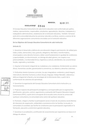 El Consejo Educativo Comunitario de cada Centro educativo está conformado por padres,
madres, representantes, responsables, estudiantes, egresados/as, docentes, trabajadoras y
trabajadores administrativos, celadores/as de la institución educativa,. También formaran
parte de la comunidad educativa las personas naturales y jurídicas, voceros y voceras de las
diferentes organizaciones comunitarias vinculadas con la institución educativa.
De los Objetivos del Consejo Educativo Comunitario de cada institución
Artículo 15.
1. Garantizar el desarrollo y defensa de una educación integral y permanente, de calidad para
todas y todos, democrática, laica, gratuita, obligatoria, liberadora, transformadora,
emancipadora como derecho humano y deber social fundamental en igualdad de condiciones
y oportunidades, sin discriminación, sin distingo de edad, género, con respeto a sus
potencialidades, a la diversidad étnica, lingüística y cultural, atendiendo a las características
locales, regionales y nacionales.
2. Impulsar la formación integral de las ciudadanas y los ciudadanos, fortaleciendo sus valores
éticos, humanistas sociales, garantizando la convivencia, sus deberes y derechos colectivos.
3. Profundizar desde el proceso curricular, los ejes integradores: ambiente y salud integral,
intercultural, derechos humanos y cultura de paz, lenguaje, trabajo liberador, soberanía y
defensa integral de la Nación y las tecnologías de la Información libre, a partir de la
conformación de colectivos de aprendizaje.
4. Garantizar la organización del Consejo Educativo Comunitario de la institución y su
funcionamiento.
5. Propiciar espacios de participación protagónica y corresponsable para la organización,
planificación, ejecución, control, seguimiento y evaluación del Proyecto Educativo Integral
Comunitario (PEIC), a partir de la concepción de la escuela como uno de los centros del
quehacer comunitario y la comunidad como centro del quehacer educativo.
6. Promover, integrar y facilitar la participación social a través de una práctica social efectiva
de relaciones de cooperación, solidaridad y convivencia entre las familias, la escuela, la
comunidad y la sociedad, que facilite las condiciones para la participación organizada en la
formación, ejecución y control de la gestión educativa.
7. Garantizar la acreditación y certificación de conocimientos por experiencia con base en el
diálogo de saberes.
 