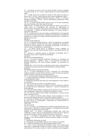 § 1º - A matrícula nos cursos de EJA nas escolas estaduais é opção do candidato
com idade mínima de 15 e 18 anos, respectivamente, nos ensinos fundamental e
médio.
§ 2º - A idade mínima para conclusão de estudos da EJA, através de exames de
massa, é de 15 e 18 anos, respectivamente, para os ensinos fundamental e médio.
Art. 27 - Os Centros Estaduais de Educação Continuada – CESEC - e os Postos de
Educação Continuada – PECON - têm seu funcionamento regulado por normas
específicas da Secretaria.
Art. 28 - As escolas estaduais podem oferecer cursos de EJA para atendimento
especial de demandas, após a aprovação da Secretaria.
Parágrafo único - Os planos das escolas para oferta dos cursos a que se refere o
Artigo devem ser encaminhados para aprovação da Subsecretaria de
Desenvolvimento da Educação, após parecer da S.R.E indicativo da viabilidade de
sua organização – existência de demanda significativa, de recursos humanos e
espaço físico disponíveis.
Art. 29 - o currículo do curso de ensino médio, na modalidade EJA, será organizado
com carga horária total de 1600 horas, sendo 800 horas destinadas aos conteúdos do
primeiro ano e as 800 horas restantes divididas igualmente para os conteúdos do
segundo e terceiro anos.
SEÇÃO II
DA EDUCAÇÃO ESPECIAL
Art. 30 - A Educação Especial destina-se a alunos que apresentam necessidades
educacionais especiais nos diferentes níveis, etapas e modalidades da educação e é
oferecida em escolas regulares, em instituições especializadas e por meio de
serviços de apoio, complementares e suplementares.
§1º - As escolas devem prever no Regimento Escolar estratégias de
desenvolvimento curricular diferenciadas para atender as necessidades especiais dos
alunos.
§2º - Aplicam-se à educação especial, as disposições da Resolução SEE n.º
451/2003 e, no que couber, o disposto nesta Resolução.
SEÇÃO III
DA EDUCAÇÃO PROFISSIONAL
Art. 31 - Os cursos de educação profissional destinam-se ao atendimento de
demandas específicas - regionais e locais - e são oferecidos nos Centros de
Educação Profissional e em Escola Estadual, mediante ato autorizativo da
Secretaria.
Parágrafo único - O Curso Normal, com duração de quatro anos, é organizado para
a formação de professores para atuar, preferencialmente, na educação infantil.
SEÇÃO IV
DO ENSINO ESPECIALIZADO EM ARTES
Art. 32 - O ensino especializado em Artes é ministrado nos Conservatórios
Estaduais de Música e tem por objetivo promover o desenvolvimento da expressão
artística e preparar o aluno para o exercício profissional.
Art. 33 - Os conservatórios Estaduais de Música devem oferecer:
I - conteúdos específicos de Educação Artística para alunos que estão cursando o
ensino fundamental e médio;
II - habilitações profissionais para alunos que estão freqüentando o ensino médio ou
já o concluíram;
III - cursos de extensão para alunos e comunidade em geral.
§1º - Para ingresso nos cursos de nível médio, o aluno deve apresentar certificado
de conclusão do ensino fundamental e submeter-se a exame de capacitação, na
forma regimental.
§2º - Os Conservatórios Estaduais de Música devem articular-se com as escolas de
ensino fundamental e médio para o cumprimento do disposto no Artigo.
§3º - Os cursos de extensão devem atender, prioritariamente, os alunos da rede
pública de educação básica.
§ 4º - As ações de extensão podem abranger escolas localizadas em outros
municípios além daquele que sediar o Conservatório Estadual de Música.
§5º - Os planos de trabalho dos Conservatórios Estaduais de Música, após parecer
da S.R.E, devem ser encaminhados à Subsecretaria de Desenvolvimento da
Educação para aprovação.
TÍTULO III
DA AVALIAÇÃO
Art. 34 - As formas e os procedimentos de avaliação da aprendizagem devem ser
fundamentados e definidos no Projeto Pedagógico e no Regimento Escolar tendo
como base as orientações gerais da Secretaria.
Parágrafo único - As formas e procedimentos utilizados pela escola para
acompanhar e avaliar o processo de aprendizagem dos alunos devem ser objeto de
registro para subsidiar as decisões e informações sobre sua vida escolar.
Art. 35 - A avaliação da aprendizagem, como parte integrante do processo
pedagógico, tem a função precípua de orientar o processo educativo, de modo a
possibilitar:
I - o atendimento diferenciado aos alunos;
II - as adequações no plano didático tendo em vista os objetivos curriculares;
III - o registro de informações acerca do desempenho escolar do aluno.
§ 1º - Cabe à escola, assessorada pela Inspeção Escolar, criar estratégias para
organização e reorganização do tempo e do espaço escolares, bem como o melhor
aproveitamento do seu corpo docente, de modo a possibilitar ações pedagógicas



                                                                                       3
 