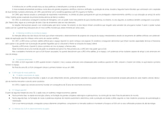 A iminência de um conflito armado levou as duas potências a intensificarem a corrida ao armamento.
A nova escalada armamentista aconteceu numa altura de grandes progressos científicos e técnicos verificados na produção de armas, durante a Segunda Guerra Mundial, que culminaram com a explosão
de duas bombas nucleares americanas, em 1945, para terminar com a resistência japonesa e pôr fim à guerra no Pacífico.
Em 1949, após intensos estudos e canalização de importantes investimentos, no âmbito do plano quinquenal em que era privilegiado o desenvolvimento cientifico e a sua colocação ao serviço do sector
militar, Estaline assiste à explosão da primeira bomba atómica de fabrico soviético.
Em 1953, os americanos conseguem a bomba de hidrogénio, com um poder muito mais potente do que a bomba atómica, no entanto, no ano seguinte, os soviéticos também conseguiram a sua produ-
ção. Depois disto, segue-se a construção de todo o tipo de armamento cada vez mais destrutivo.
As relações internacionais passam a ser condicionadas pelo terror nuclear. No entanto, os dois blocos tinham consciência que ninguém sairia vencedor de uma guerra nuclear. E assim, o poder nuclear
acabou por ser a grande força dissuasora de um novo conflito mundial que, esteve iminente por várias vezes.
 A liderança soviética na corrida ao espaço
As intenções bélicas dos dois blocos há muito que vinham motivando o desenvolvimento de projectos de conquista do espaço interplanetários através do lançamento de satélites artificiais com potenciali-
dades de exploração para fins militares, entre outros de caracter científico.
Em 1957, a URSS envia o primeiro satélite artificial para o espaço (Sputnik I) e assim começa a era espacial. Os soviéticos conseguiram demonstrar que tinham reunido capacidades técnicas e financeiras
para superar o seu grande rival na produção de grandes foguetões que os colocariam à frente na conquista do espaço sideral
Quando a URSS envia o Sputnik II, coloca o primeiro ser vivo no espaço, a famosa Laika.
Neste momento dá-se uma inversão de poder no ambiente da Guerra Fria. Pela primeira vez, a URSS tem mais poder que os EUA.
Mas o verdadeiro momento em que os EUA ficaram assustados, foi quando descobriram que a URSS tinha satélites, já no espaço, com poderosas armas nucleares capazes de atingir o solo americano em
caso de ameaça.
 A resposta americana
Em 1958, os EUA respondem à URSS quando enviam o Explorer I, mas o sucesso americano seria ultrapassado pelos soviéticos quando em 1961, colocam o Vostok I em órbita, no qual estaria o primeiro
homem no espaço.
No final dos anos 60, os EUA conseguem colocar o primeiro homem na lua, em 1969.
 A afirmação de novas potências
 O rápido crescimento do Japão
No final da Segunda Guerra Mundial, o Japão é um país militarmente vencido, politicamente submetido à ocupação americana e economicamente arrasado pela perda do vasto império colonial, destrui-
ção da marinha mercante e ruina do sector produtivo.
Em 1970, o Japão é já a terceira economia mundial, em consequência de 20 anos de crescimento económico.
 O “milagre japonês”
A partir da segunda metade dos anos 50, o Japão viveu um autêntico milagre económico, patente:
 Numa primeira fase, na rápida reconstrução urbana, na fundação de grandes complexos siderúrgicos e petroquímicos, na construção da maior frota de petroleiros do mundo;
 Numa segunda fase, na formação de novas e poderosas empresas de indústria automóvel e electrónica, onde a produção era levada a efeito segundo os mais modernos processos de automatização e
robotização.
Com a sua intensa produção, conseguida a preços altamente competitivos, conquistaram os mercados asiáticos e inundaram a Europa e os EUA com os seus sofisticados produtos de alta tecnologia.
 O interesse dos EUA no desenvolvimento do japão
 