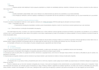 Norte
 Minifúndios
 Pequenas parcelas onde trabalhavam imensos pequenos proprietários ou rendeiros de mentalidade tradicional, resistentes à introdução de novas culturas e processos de cultivo, tendo em
vista o autoconsumo
Sul
 Latifúndios
 Grandes propriedades subaproveitadas, dado o pouco interesse no seu desenvolvimento por parte dos seus proprietários, na sua maioria absentistas.
 Terras dirigidas por dedicados e submissos capatazes e trabalhadas por uma abundante mão-de-obra assalariada, em condições precárias e, por isso, pouco empenhada com a sua produtivi-
dade.
 A resistência dos proprietários à alteração da estrutura fundiária
O Governo reconhece a necessidade de modernizar o sector agrícola e, sobretudo com o II Plano de Fomento (1959-64) propõe algumas alterações nas estruturas fundiárias:
 Norte  Propriedades mais vastas
 Emparcelamento de pequenas propriedades e vendidas a jovens empreendedores, dispostos a investir em novas técnicas e produtos agrícolas de que o país necessitava.
 Sul  Tenta-se estimular a constituição de propriedades mais pequenas.
Esta modernização não contou, no entanto, com o apoio dos proprietários que, no Norte, preferiram continuar agarrados ao bocado que herdaram e que garantia a sua subsistência e, no Sul, preferiram
continuar a viver à custa da perpetuação dos baixos salários e dos subsídios e outros apoios subaproveitados do Estado, sem perceberam as mudanças operadas no consumo resultantes do aumento do poder de
compra da população urbana.
 O êxodo rural e a falência do sector agrícola
As aldeias vêem as suas populações partirem em busca de melhores condições de vida associadas ao emprego na fábrica ou no escritório. As que ficam continuam agarradas aos cereais, batas e arroz, os
alimentos pobres, incapazes de alimentar uma população cada vez com melhor poder de compra e que, por isso, já podia comer alimentos mais ricos, como leite, ovos ou fruta.
As importações continuaram a ser a única solução, com graves consequências para o agravamento das contas do Estado.
 A Emigração
 As causas da emigração
 Pobreza/ melhores condições de vida: as pessoas sabiam que nos países industrializados, os salários eram mais elevados e, por isso, a qualidade de vida era muito mais elevada;
 Fuga de muitos jovens à incorporação militar obrigatória e consequente avança para as frentes de combate na guerra colonial;
 A promoção por parte do poder político da ocupação dos territórios ultramarinos co população branca, como forma de “valorização” desses territórios e de resolver as dificuldades do país em sustentar uma
população em crescimento;
 A despenalização da emigração clandestina a partir do momento em que Salazar entende o quão importante era receber as remessas enviadas pelos emigrantes.
 As formas de emigração
Os emigrantes eram, na sua maioria, homens, principalmente jovens entre os 18-29 anos, dispostos a aceitar qualquer tipo de trabalho que proporcionasse um rendimento inatingível na ocupação que
tinham nas suas terras.
Perante os obstáculos que, ao início eram colocados à emigração para a Europa, a maior parte da emigração era feita clandestinamente, com grandes benefícios materiais para os “passadores” muitas
vezes desprovidos de escrúpulos, que conduziam grupos de emigrantes por roteiros fronteiriços mediante o pagamento de avultadas importâncias. Com efeito, eram enormes as dificuldades para quem partia
nestas condições: o elevado custo da passagem, em muitos casos, a detenção da PIDE ou pelas forças de segurança e, sobretudo, total ausência de protecção civil com que chegavam aos locais de destino.
 