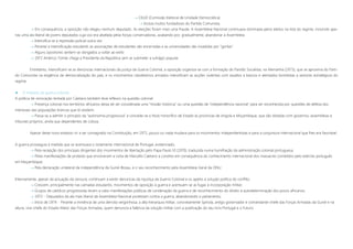  CEUD (Comissão Eleitoral de Unidade Democrática)
 Incluía muitos fundadores do Partido Comunista
 Em consequência, a oposição não elegeu nenhum deputado. As eleições foram mais uma fraude. A Assembleia Nacional continuava dominada pelos eleitos na lista do regime, incluindo ape-
nas uma ala liberal de jovens deputados cuja voz era abafada pelas forças conservadoras, acabando por, gradualmente, abandonar a Assembleia
 Intensifica-se a repressão policial outra vez
 Perante a intensificação estudantil, as associações de estudantes são encerradas e as universidades são invadidas por “gorilas”
 Alguns opositores sentem-se obrigados a voltar ao exilio
 1972 Américo Tomás chega a Presidente da República sem se submeter a sufrágio popular.
Entretanto, intensificam-se as denúncias internacionais da justiça da Guerra Colonial, a oposição organiza-se com a formação do Partido Socialista, na Alemanha (1973), que se aproxima do Parti-
do Comunista na exigência da democratização do país, e os movimentos clandestinos armados intensificam as acções violentas com assaltos a bancos e atentados bombistas a sectores estratégicos do
regime.
 O impacto da guerra colonial
A política de renovação tentada por Caetano também teve reflexos na questão colonial:
 Presença colonial nos territórios africanos deixa de ser considerada uma “missão histórica” ou uma questão de “independência nacional” para ser reconhecida por questões de defesa dos
interesses das populações brancas que lá residem;
 Passa-se a admitir o princípio da “autonomia progressiva” e concede-se o título honorífico de Estado às províncias de Angola e Moçambique, que são dotadas com governos, assembleias e
tribunais próprios, ainda que dependentes de Lisboa;
Apesar deste novo estatuto vir a ser consagrado na Constituição, em 1971, pouco ou nada mudava para os movimentos independentistas e para a conjuntura internacional que lhes era favorável.
A guerra prosseguia à medida que se acentuava o isolamento internacional de Portugal, evidenciado;
 Pela recepção dos principais dirigentes dos movimentos de libertação pelo Papa Paulo VI (1970), traduzida numa humilhação da administração colonial portuguesa;
 Pelas manifestações de protesto que envolveram a visita de Marcello Caetano a Londres em consequência do conhecimento internacional dos massacres cometidos pelo exército português
em Moçambique;
 Pela declaração unilateral da independência da Guiné-Bissau, e o seu reconhecimento pela Assembleia-Geral da ONU.
Internamente, apesar da actuação da censura, continuam a existir denúncias da injustiça da Guerra Colonial e os apelos à solução política do conflito:
 Crescem, principalmente nas camadas estudantis, movimentos de oposição à guerra e acentuam-se as fugas à incorporação militar;
 Grupos de católicos progressistas levam a cabo manifestações públicas de condenação da guerra e de reconhecimento do direito à autodeterminação dos povos africanos;
 1973 – Deputados da ala mais liberal da Assembleia Nacional protestam contra a guerra, abandonando o parlamento;
 Início de 1974 – Perante a iminência de uma derrota vergonhosa, a alta hierarquia militar, concretamente Spínola, antigo governador e comandante-chefe das Forças Armadas da Guiné e na
altura, vice-chefe do Estado-Maior das Forças Armadas, quem denuncia a falência da solução militar com a publicação do seu livro Portugal e o Futuro.
 