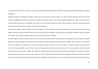 54
sua mulher, há mais de 25 anos...) apenas diz que a pensão está logo em frente à montanha “Catedral”, que parece mesmo uma catedral gótica, com torres
pontiagudas...
Sentados escutando as montanhas e olhando o barulho do rio, aqui estamos. O dono do hotel é um militar ismaelita reformado, que em 1971 estava
lutando em Bangladesh, na época em que este país se separava do Paquistão. Uma voz rouca ainda sai gritada da garganta do capitão, esse homem brusco,
mas honestamente sincero em sua brusquidão. Sua mulher é o lado mais bonito da face desse velho militar. Pele escura, cabelo liso e preto, penteado em
duas longas tranças, que é como as mulheres da vila costumam pentear-se.
Estamos todos sentados e agora o capitão nos fala, entre cuspes, de suas experiências na guerra, dos conflitos entre Paquistão e Índia, da disputa pela
região de Caxemira, nos fala da pobreza de seu país, do conforto que lhe dá sua religião e nos seus deveres para com Allah. Pergunta se são ricos ou pobres
nossos países. Nunca sei bem o que falar sobre o Brasil. Somos pobres ricos ou ricos pobres?
Na manhã seguinte, estou menstruada e pelas ruas da vila, o comércio está todo fechado. Vou andando com um improviso entre as pernas, feito de papel e
algodão. Uma escola Aga Khan surge no caminho de portas abertas. Entramos, chamamos e não encontramos ninguém. Mas há sombra e um vento bom.
Uma mulher aparece e nos cumprimenta, a Jávi com uma pequena inflexão do corpo e a mim, com um abraço e um aperto de mãos, que se estende por
mais de um minuto de relógio. Seu nome é Bibi, uma das mais antigas professoras da Escola. Ela se senta junto a nós, e começamos a conversar em inglês
fluente. Nos fala um pouco sobre o colégio, sobre Aga Khan e algumas sutilezas da doutrina ismaelita. Estou bem à vontade com a mulher, que veste um
esvoaçante shaluar-camís verde e branco e leva a cabeça sem o véu. Lembro então que estou menstruada e pergunto aonde posso encontrar absorventes
para comprar. Ela olha pra frente e talvez busque as palavras em inglês para me explicar que na vila, “não usamos absorventes. Usamos trapos de pano, que
 