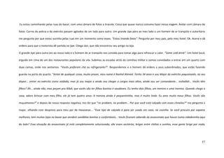 57
Eu estou caminhando pelas ruas do bazar, com uma câmara de fotos a tiracolo. Coisa que quase nunca costumo fazer nessa viagem. Andar com câmara de
fotos. Carros da polícia e do exército passam agitados de um lado para outro. Um grande Jipe pára ao meu lado e um homem de ar tranqüilo e autoritário
me pergunta por que estou sozinha pelas ruas em um momento como esses. “Estou tirando fotos”. Pergunta por meu país, pelo meu hotel. Ok. Acena e dá
ordens para que o motorista dê partida no jipe. Chega Jávi, que não encontrou seu amigo na loja.
O grande Jipe pára outra vez ao nosso lado e o homem de ar tranqüilo nos convida para tomar algo para refrescar o calor. ”Some cold drink”. Um hotel local,
erguido em cima de um dos restaurantes populares da vila. Subimos as escadas atrás da comitiva militar e somos convidados a entrar em um quarto com
duas camas, onde nos sentamos. “Vocês preferem chá ou refrigerante?”. Respondemos e o homem dá ordens a seus subordinados, que estão fazendo
guarda na porta do quarto. “Antes de qualquer coisa, muito prazer, meu nome é Rashid Ahmed. Tenho 34 anos e sou Major do exército paquistanês, ao seu
dispor... entrei no exército como soldado, mas já sou major e ainda vou chegar a cargos mais altos, ainda vou ser comandante... inshallah... Vocês têm
filhos? Ah... ainda não, mas peçam pra Allah, que vocês vão ter filhos bonitos e saudáveis. Eu tenho dois filhos, um menino e uma menina. Quando chego a
casa, adoro brincar com meu filho, ele já tem quatro anos. A menina ainda é pequenininha, mas é muito linda. Eu amo muito meus filhos. Vocês são
muçulmanos?” e depois de nossa resposta negativa, nos diz que “no problem, no problem... Por que você está calçada com esses chinelos?” me pergunta o
major, olhando com desprezo para meu par de Havaianas... “Esse tipo de calçado é para ser usado em casa, na cozinha. Se você procura por sapatos
melhores, tem muitas lojas no bazar que vendem sandálias bonitas e confortáveis... Vocês ficaram sabendo do assassinato que houve numa cidadezinha aqui
do lado? Essa situação do assassinato já está completamente solucionada, são esses sectários, brigas entre chiítas e sunitas, essa gente briga por nada,
 