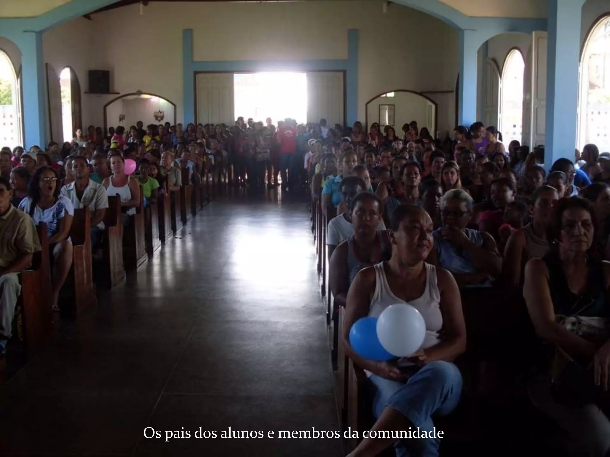 Os pais dos alunos e membros da comunidade