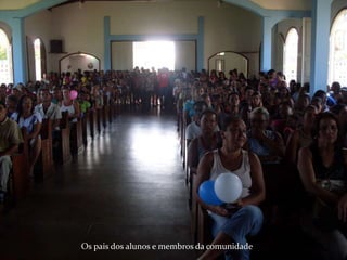 Os pais dos alunos e membros da comunidade
 