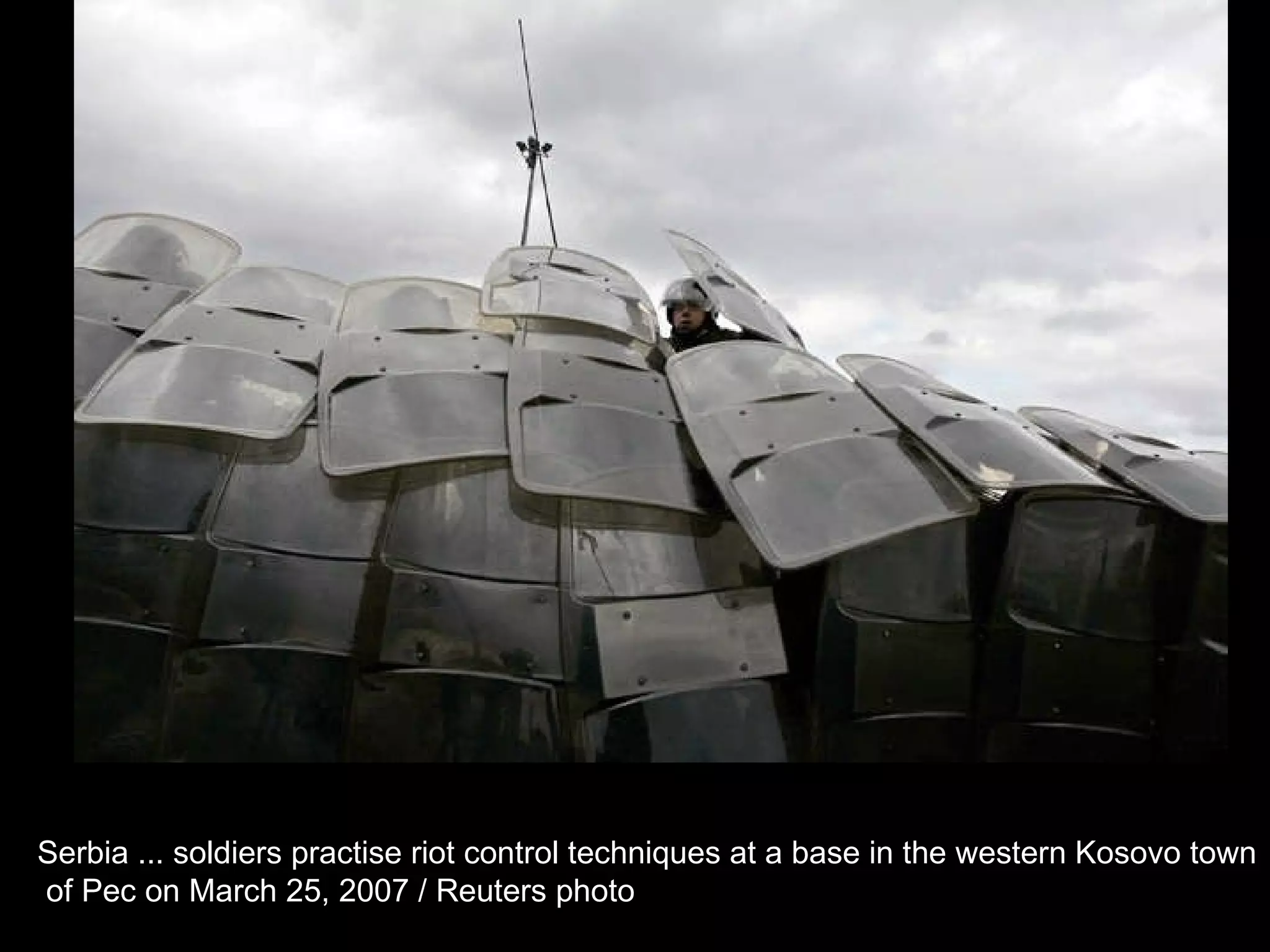 Serbia ... soldiers practise riot control techniques at a base in the western Kosovo town of Pec on March 25, 2007 / Reuters photo  