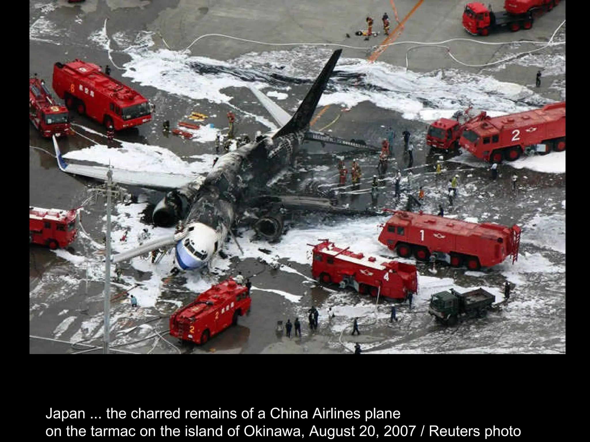 Japan ... the charred remains of a China Airlines plane  on the tarmac on the island of Okinawa, August 20, 2007 / Reuters photo  