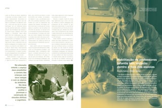 Habilitação de professores
infantis tem impacto
dentro e fora das escolas
Fabrício Santos e Débora Jabour
No Estado de Minas Gerais, como forma de solucionar o desaﬁo
da baixa escolaridade e a ausência quase generalizada de formação
especíﬁca dos educadores infantis, foi criado o Programa Emergen-
cial de Habilitação em Nível Médio – Modalidade Normal – do Pro-
fessor de Educação Infantil em Exercício. Em todo o país a situação
parece se conﬁrmar. Levantamento do Instituto Nacional de Estudos
e Pesquisas Educacionais (Inep) no ano de 2003 revela que, no Bra-
sil, existem 32 mil educadores infantis em atividade sem a formação
mínima exigida por lei. Ligadas em sua origem às iniciativas comuni-
tárias e ao ingresso feminino no mercado de trabalho, as creches e
as pré-escolas não faziam parte da educação formal. Foram fruto da
mobilização de mulheres que necessitavam de um local seguro para
deixar seus ﬁlhos durante o dia. Dessa forma, até meados dos anos
1990 não se exigia nenhuma formação especíﬁca aos proﬁssionais
dedicados a cuidar das crianças de zero a seis anos.
reportagem Coordenadora pedagógica da creche
Criança Esperança, em Betim/MG,
Obeth Alves Vieira quer fazer faculdade.
cados em leituras de textos, assistência
e discussão de vídeos, análise de situ-
ações cotidianamente vivenciadas por
educadores(as) e seus alunos (as), diá-
logos e socialização de diferentes práti-
cas, o olhar para seus alunos vai sendo
“permeado” por um referencial teórico
que lhes permite observarem, prestarem
atenção nas brincadeiras das crianças e,
ao mesmo tempo, reﬂetirem sobre suas
práticas. A “devolução” dessa leitura
pode inﬂuir nas modiﬁcações que ocor-
rem no espaço, numa maior ﬂexibilização
da rotina diária, na ampliação do uso dos
espaços que extrapolam os limites da
sala de aula. Enﬁm, no abandono de uma
postura pedagógica de trabalhar para a
criança e no assumir a de trabalhar com
a criança. Desse modo, reciprocamente
alunos e professoras vão se construindo
e se transformando. O espaço constitui-
se pelo estabelecimento de múltiplas re-
lações afetivas, cognitivas e sociais.
Nesse processo, a ação que a co-
ordenação pedagógica desempenha
é papel da “linha” que, perpassando o
pano, une e dá forma ao tecido. O modo
de acolher e de “receber” as professo-
ras legitima o que a coordenação acre-
dita como princípios essenciais a serem
levados em conta na organização dos
espaços das crianças: aconchegar, aco-
lher e promover a construção de vínculos
afetivos e cognitivos. Isso se explicita nos
encontros de estudos, na maneira como
a coordenadora assessora individualmen-
te as educadoras, no preparo dos mate-
riais que seriam utilizados nas reuniões,
no respeito pelo saber dos outros e prin-
cipalmente na espera paciente de uma
transformação que venha do interior de
cada professora, considerando seus tem-
pos individuais.
Cada cenário pode ser interpretado,
conforme postula Bronfrenbrenner (1996),
como um microssistema ecológico, cuja
dinamicidade afeta, considerando esse
estudo, o contexto institucional. É a con-
sideração do individual e do grupo, da
sala de aula e da instituição, das profes-
soras e da coordenação pedagógica, das
crianças e de suas famílias, entendendo
todos esses segmentos como inﬂuências
no processo como um todo.
Retomo a questão central de minha
tese, reaﬁrmando que o como e em que
se modiﬁcou a postura pedagógica das
professoras não tem somente um fator
linearmente determinado. Foi decorrência
do entrelaçamento dos ﬁos de uma trama,
composta pela ação reﬂetida das profes-
soras, pelos protagonismos das crianças
e pelas intervenções da coordenação pe-
dagógica por meio de um trabalho contí-
nuo de formação.
Neste trabalho, procurei evidenciar o
quanto não basta organizarmos o espa-
ço em cantos temáticos e colocarmos jo-
gos e materiais à disposição das crianças
sem que o professor tenha a consciência
do desaﬁo que isso impõe às crianças.
Se esse fosse o caminho escolhido pela
coordenação pedagógica da instituição,
certamente as modiﬁcações evidenciadas
em suas práticas não teriam acontecido.
O respaldo teórico dado às educadoras,
por meio de um trabalho continuado de
formação, foi decisivo nesta trajetória.
artigo
Na educação
infantil, o espaço
deve possibilitar
o contato das
crianças com
seus colegas
e com os objetos
do ambiente.
Ele deve
aconchegar,
acolher e
promover a
construção de
vínculos afetivos
e cognitivos.
Eraldo Péres
Todos os espaços, na pré-escola, servem à aprendizagem.
32 revista criança
 