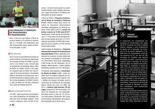 VALORIZAÇÃO E FORMAÇÃO
DE PROFESSORES
E PROFESSORAS 
Nos 13 anos em que esteve à frente do
governo federal o PT priorizou a valoriza-
ção e a formação dos professores, que
são fundamentais para o desenvolvimen-
to da educação no país.
Piso nacional
Nos 13 anos em que estivemos à frente do
governo federal, priorizamos a valorização
e a formação docente. Em 2008, Lula san-
cionou a lei criando o piso nacional para
os professores da educação básica. Além
de definir um salário mínimo a ser pago,
em qualquer lugar do Brasil, por uma jor-
nada de 40 horas semanais, a lei também
reserva uma parte da jornada para que o
profissional planeje e prepare aulas, estu-
de e corrija avaliações. Em 2009, o primei-
ro piso foi fixado em R$ 950, crescendo
42% acima da inflação até 2016.
Apoio à formação docente
Em 2007, parte expressiva dos professo-
res e das professoras de educação bá-
sica não tinha formação superior. Esse
número chegava a cerca de 300 mil do-
centes.  Durante nossos governos, foram
implementadas várias medidas para des-
tinar vagas presenciais e à distância em
instituições de ensino superior. 
Criado em 2009, o Programa Institucio-
nal de Bolsa de Iniciação à Docência
(PIBID) oferece bolsas para alunos de
cursos de licenciatura desenvolverem
atividades pedagógicas em escolas pú-
blicas. Entre 2009 e 2015, o número de
bolsas cresceu de 13.694 para 90.247,
beneficiando 72.840 alunos de licenciatu-
ras e 11.716 professores da educação bá-
sica da rede pública de ensino. Em 2015,
estavam envolvidas no PIBID 282 institui-
ções de ensino superior e 6.055 escolas
de educação básica.
Outra iniciativa de destaque é o Programa
Nacional de Formação de Professores da
Educação Básica (Parfor), destinado a pro-
fessores em exercício na rede pública que
não possuem a formação em nível supe-
rior. Entre 2009 e 2015, foram implantadas
2.463 turmas, em 497 Municípios, em 24
estados. Nesse período, o Parfor atendeu
professores oriundos de 2.611 Municípios.
Finalmente, cabe destacar a Universida-
de Aberta do Brasil (UAB). Criada em
2006, ela é um sistema integrado por ins-
tituições públicas de ensino superior com
o objetivo de oferecer formação inicial e
continuada de professores da educação
básica. Desde seu início, em 2006, até
2015, o Sistema UAB ofereceu 730 mil
vagas, chegando a 130 mil formados. Em
2015, era integrado por 104 instituições,
645 polos ativos e mais de 173 mil alu-
nos matriculados, oferecendo 785 cursos
de licenciatura, bacharelado, tecnologia e
pós-graduação lato e stricto sensu.
LEGADO
AMEAÇADO 
O crescimento dos investimentos em
educação foi comprometido pelo golpe
de 2016. A emenda que limita os gastos
públicos extinguiu o piso constitucional
de gastos com a educação. As mudan-
ças na lei do pré-sal fragilizaram a po-
tente fonte de financiamento construída
nos governos do PT. Há risco de não
renovação do FUNDEB, cuja vigência
se encerra em 2020, o que traria graves
impactos sobre a alocação de recursos
para educação nos estados mais pobres. 
Além disso, as mudanças no acesso ao
FIES e ao ProUni já alteraram o perfil das
matrículas na rede privada de ensino su-
perior. Em 2018, mais da metade depen-
dia de outras formas de financiamento,
recolocando a dependência da renda fa-
miliar. A imposição do teto aos gastos pú-
blicos tende a interromper a expansão da
rede federal, o que deve ser aprofundado
pelas propostas de alteração na gestão
das universidades como condicionante
para novos recursos. 
Oapoioàpós-graduaçãotambémestáem
xeque. O atual governo cortou, no início de
2019, mais de 10 mil bolsas e a previsão
para 2020 é um corte de 50% no orçamen-
to da Capes, que responde por cerca de
metade das bolsas oferecidas no Brasil.
42
 